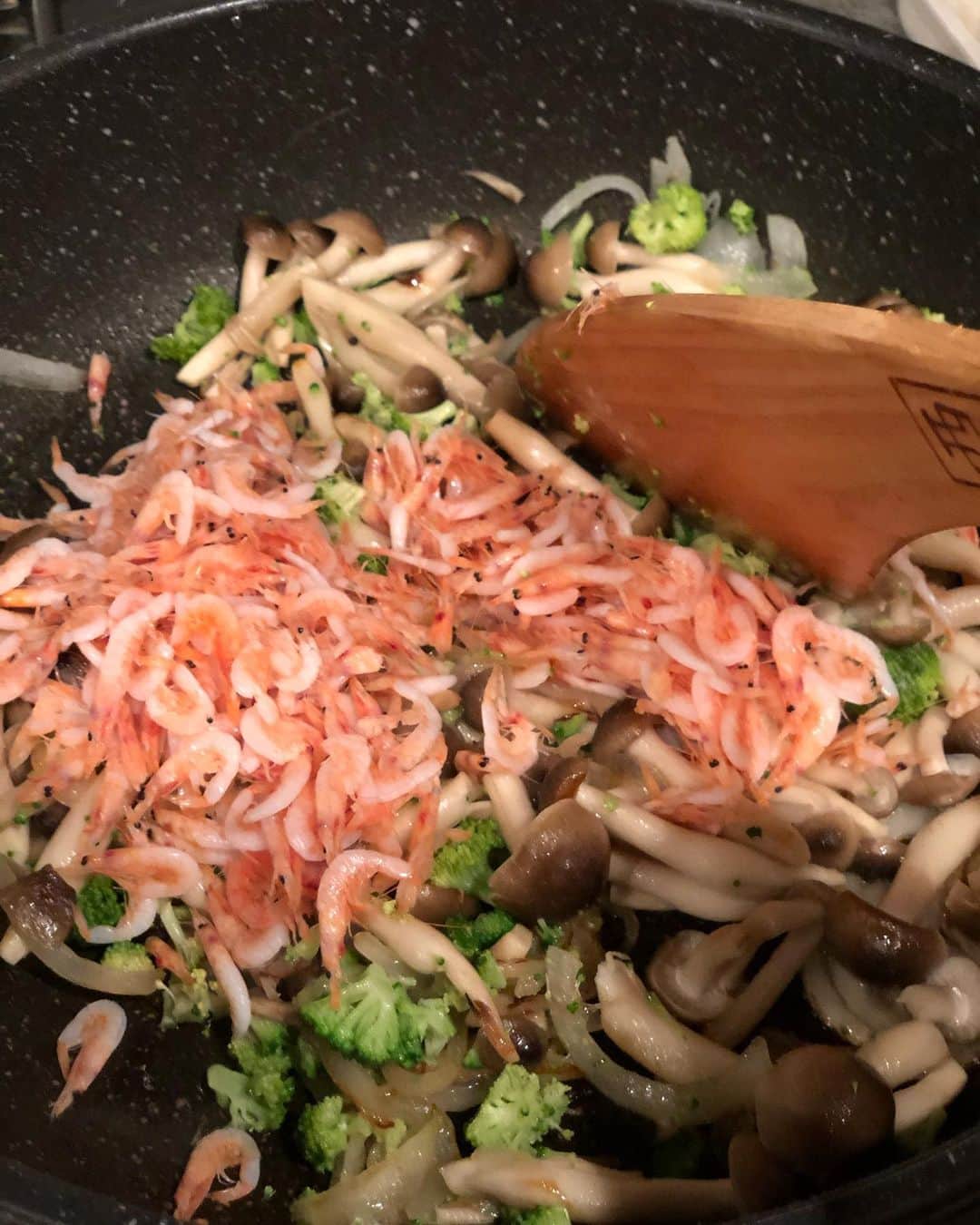 中岡由佳さんのインスタグラム写真 - (中岡由佳Instagram)「桜海老のスパゲティー作りました。美味しくて食べすぎちゃった^ ^ #pasta #sakuraebi #japanese」6月8日 20時54分 - yuka_nakaoka