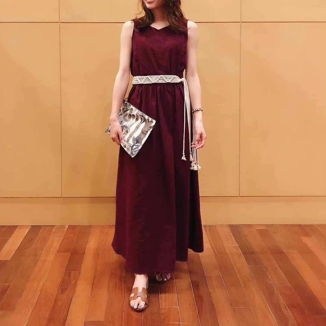 冨張愛さんのインスタグラム写真 - (冨張愛Instagram)「Wine red🍷のような 珍しいカラーの麻混マキシワンピ♡ Vネックとボートネック前後2wayで着られます✌️ ウエストには夏らしいベルトつけてみました☺︎ * onepiece ... #urs_official @urs_official  shoes ... #hermes @hermes #instagood #coordinate #ootd #outfit #fashion #instafashion #urs_styling #코디네이트 #패션 #카메라 #コーディネート #コーデ #157cmコーデ #ファッション #今日のコーデ #ユアーズ #ワンピース #ワンピ #前後2way麻混マキシワンピース」6月8日 20時54分 - megumitomihari