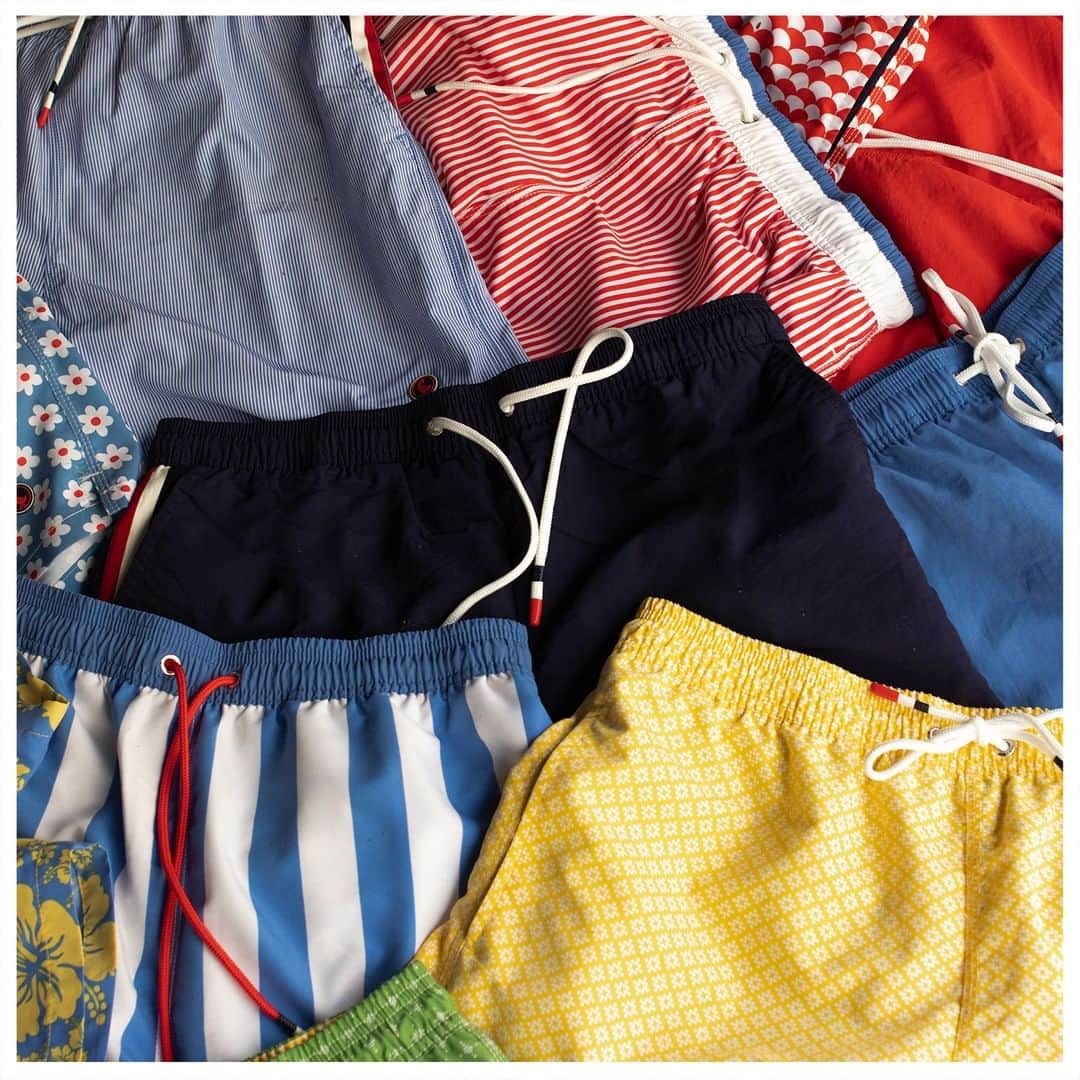 のインスタグラム：「Ya estás pensando en el verano y lo sabemos todos. Calienta motores eligiendo uno (si puedes sólo uno) de nuestros trajes de baño! #ElGanso #SwimmingClothes」