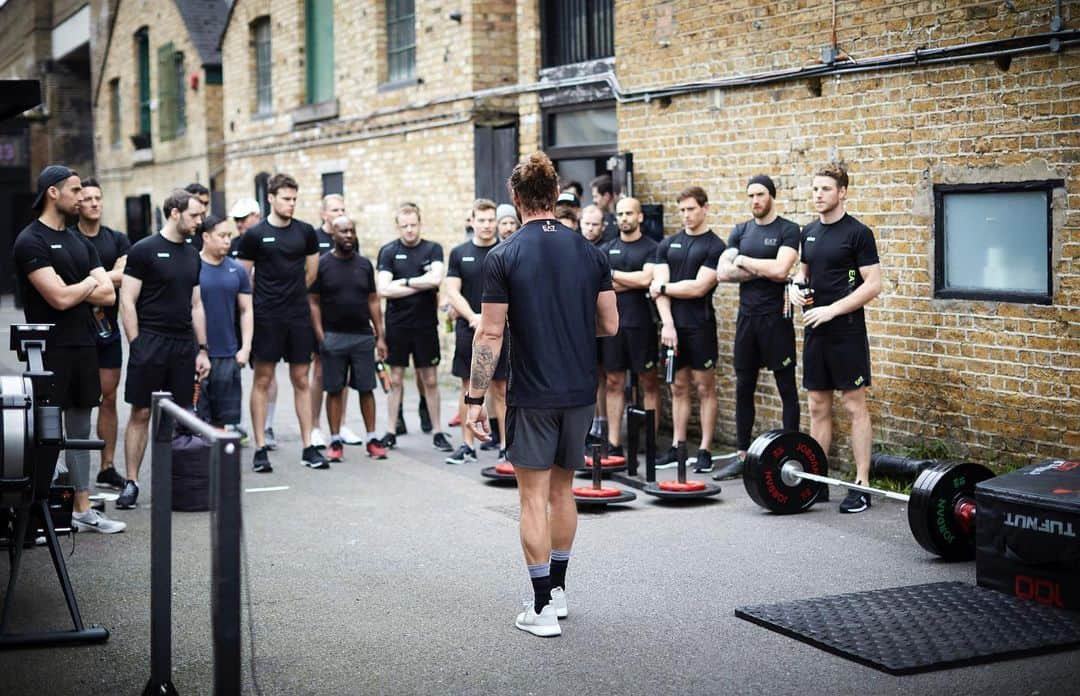 Armani Officialさんのインスタグラム写真 - (Armani OfficialInstagram)「Looking back at the #EA7 training sessions with @theandrew.tracey and @rogerframpton held in collaboration with @menshealthuk. The perfect inspiration for a weekend of sport and fun」6月8日 21時03分 - emporioarmani