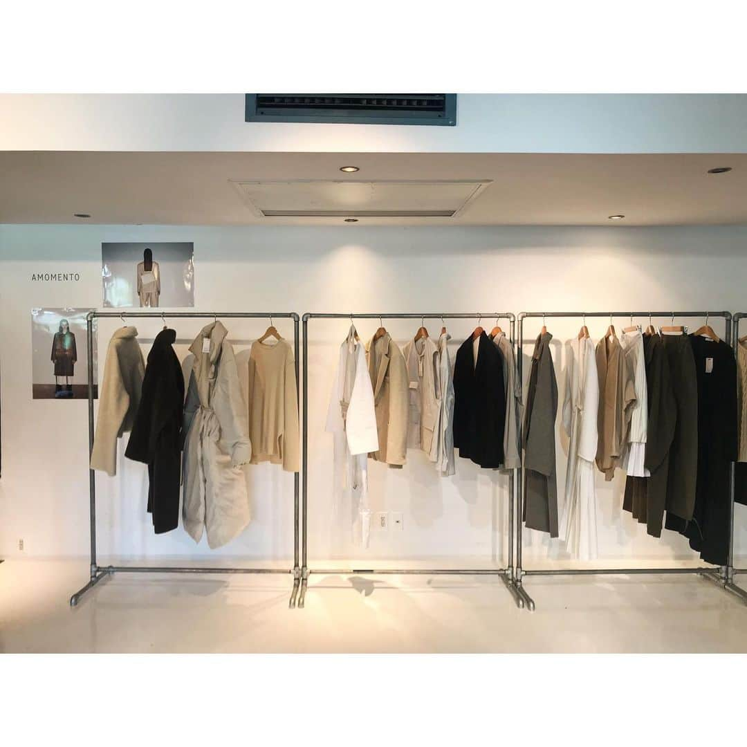 権藤朱実さんのインスタグラム写真 - (権藤朱実Instagram)「☆ F/W 2019 Collection PRESS PREVIEW 韓国発のブランドさんは、ミニマムな雰囲気でとっても素敵♡ シルバーアクセは、どれも長く愛用出来そうなものばかり♡ 会場では @narita_saki にも会えて嬉しかったなぁ♡ 他にも後輩ちゃんやヘアメイクさんなどなど・・・ 沢山の方に会うことが出来て楽しい時間を過ごしました♡ @sato_uyu @yutaka_katagiri ありがとうございました♡♡ #brand #showroom233 #amoment #ninaandjules #ショールーム233 #アモーメント #ニナアンドジュール →@showroom_233 @amomento.co @ninajulesparis #Japan #Tokyo #photo #fashion #FW #presspreview #akephoto #akeevent #thankyou #展示会 #ファッション #韓国 #パリ #ミニマム #シルバーアクセサリー #model #satorujapan #akemigondo #モデル #サトルジャパン #権藤朱実 →@satorujapan_official @akemigondo ☑︎プロフィールのリンクにて、blog更新中！ My blog『ake photo』 →http://ameblo.jp/akemi-gondo/」6月8日 21時03分 - akemigondo