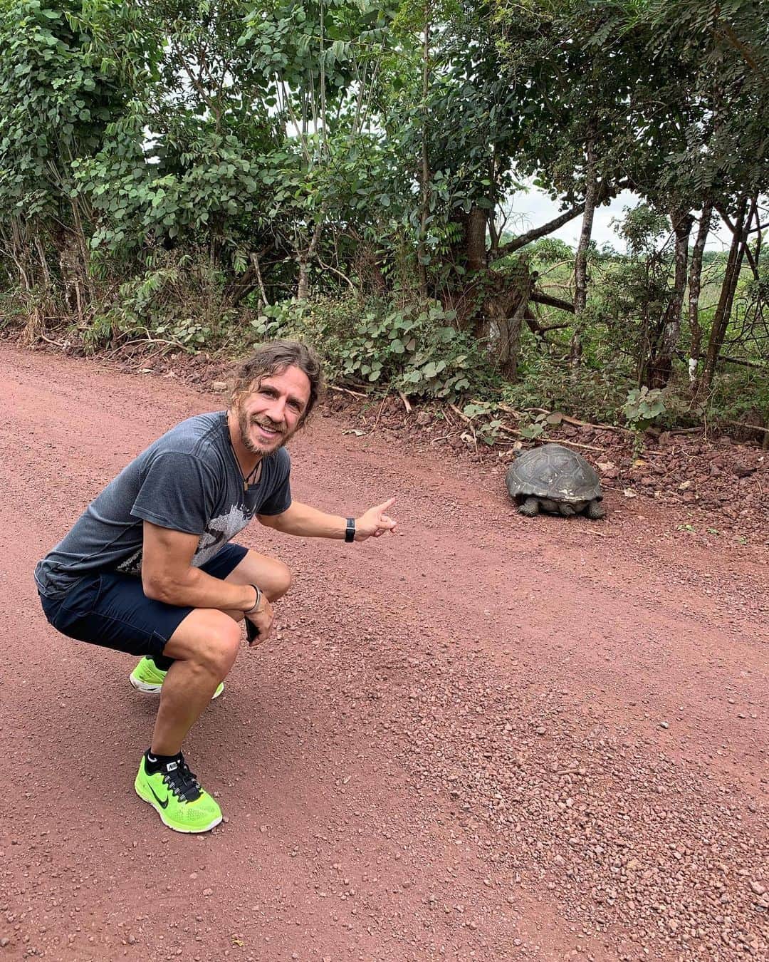 カルレス・プジョルのインスタグラム：「Descubriendo las islas Galápagos, si fuese un animal querría vivir aquí, qué maravilla. #respetoporlosanimales」