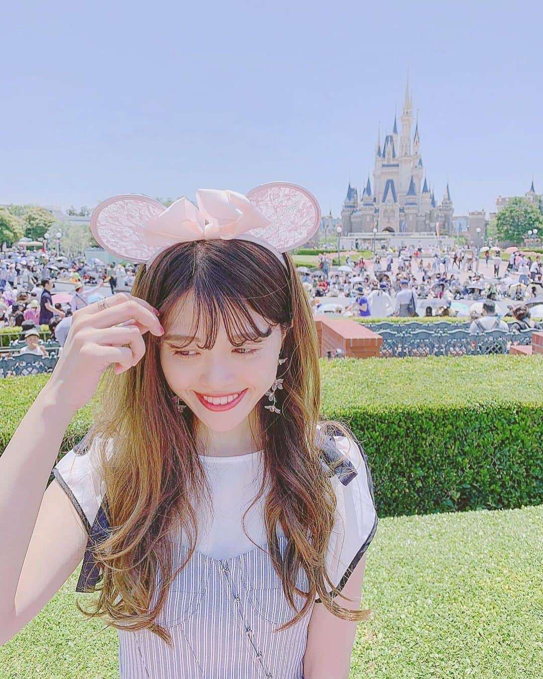 山崎春佳さんのインスタグラム写真 - (山崎春佳Instagram)「. with my sister @disneyland 🏰🧚🏻‍♀️💓✨ . #me #sister #disneyland #tokyo #tdl #disney #selfie #fun #bunny #easterbunny #tbt #smile #earrings #ladycoco #happy #ディズニー #ディズニーランド #シンデレラ城 #載せてなかったシリーズ #耳は何度も交換しながらつけました #笑」6月8日 21時16分 - haruka_yamazaki