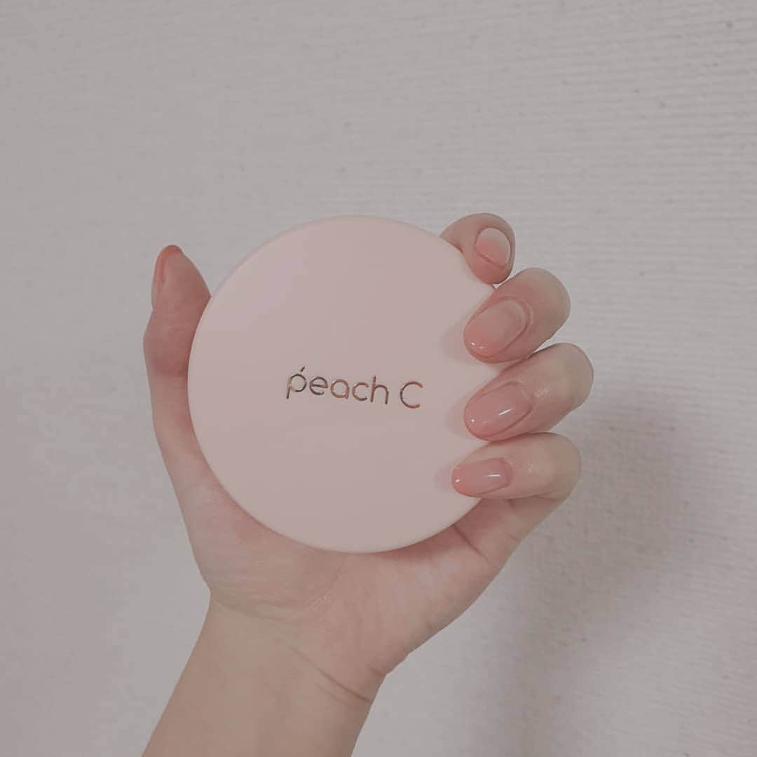 ひいな凜さんのインスタグラム写真 - (ひいな凜Instagram)「. こないだ랄라블라(lalavla)で買った PeachCの新作クッション🍑 私は02号のベージュにした💓 . . ピーチシーは、 下着ブランドの代表取締役で、 YouTuberでもある 元オルチャンのハヌルちゃん @haneulina の コスメティックブランド💕 中のパフが桃の形になってて 見るだけでテンション上がる😭  まだCLIOのピンクのキルカバーを 使い始めたとこやから、 今度使うのが楽しみすぎる🐥 果たしてハヌルちゃんみたいな ツルツル陶器肌になれるのか🤣 . . @peachc_official #피치씨 #하늘이 #peachc  #🍑 #피치씨꿀복숭아쿠션 #꿀복숭아쿠션 #사랑해요피치씨 #韓国コスメ #韓国化粧品」6月8日 21時34分 - ina_im_ina