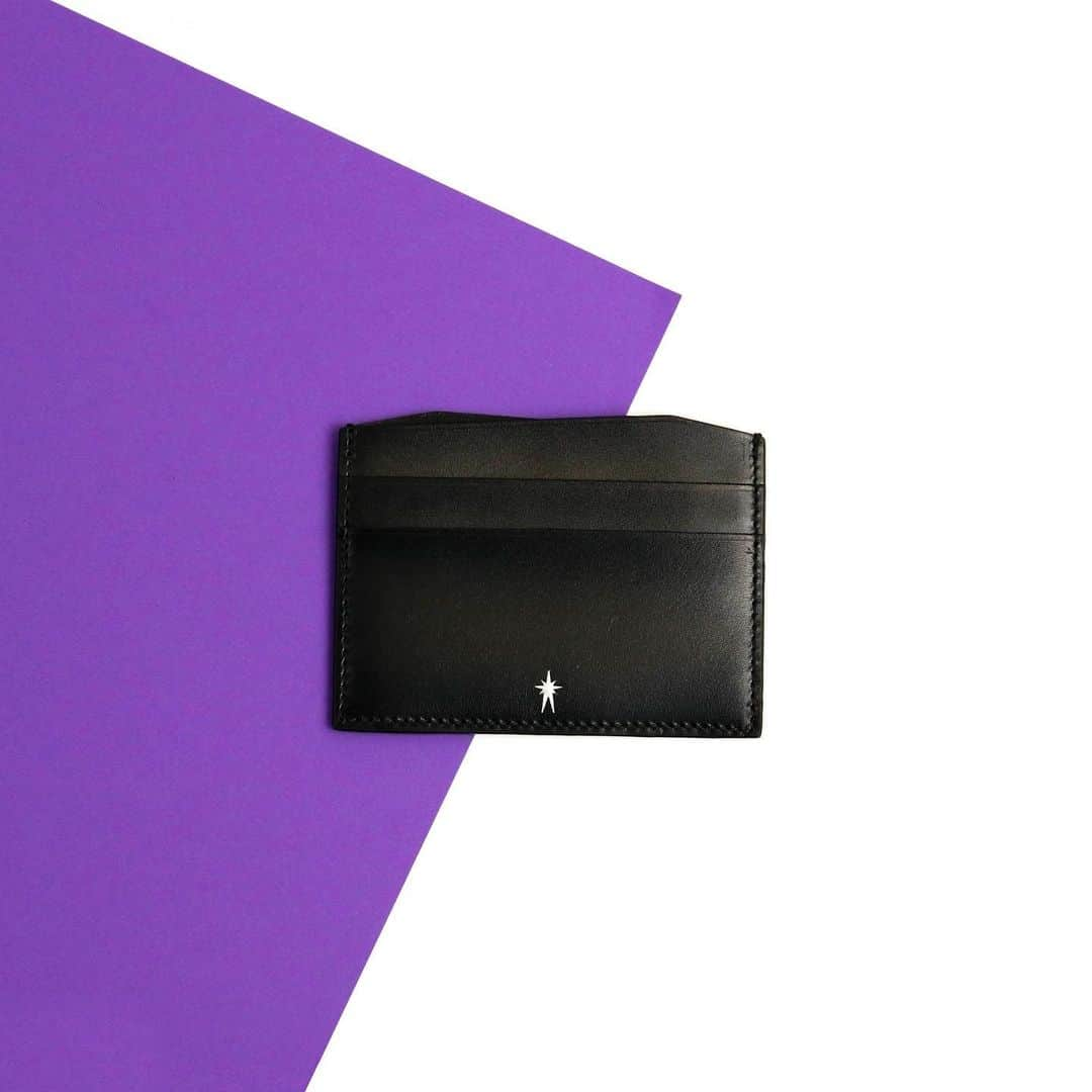 コルテさんのインスタグラム写真 - (コルテInstagram)「💳💜 Our favourite cardholder, the Steven, here to keep all your cards safe and snug. 💜 • • #Corthay #Steven #Cardholder #TheFinestAccessories #LaCouleurCestCorthay」6月8日 21時34分 - maison_corthay