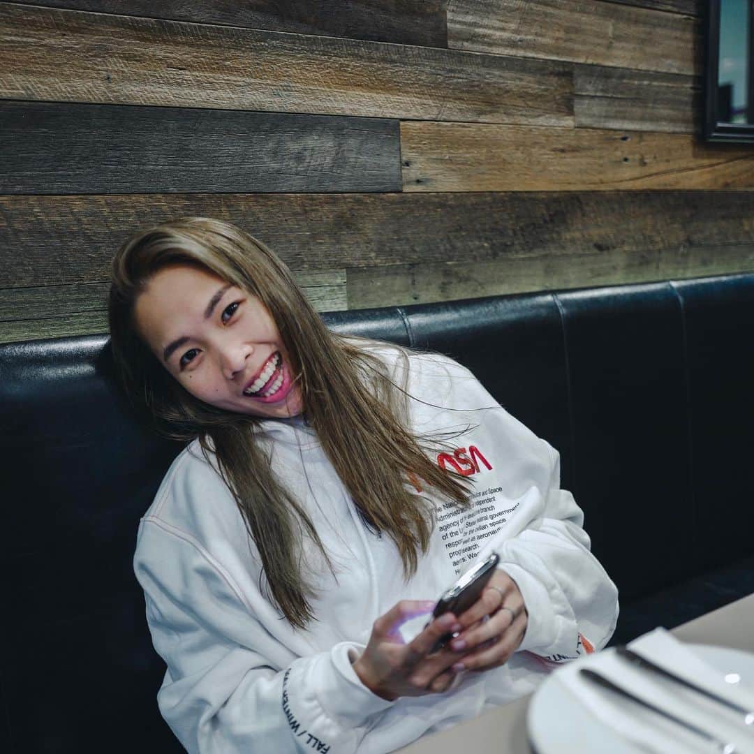 ラチャノック・インタノンのインスタグラム：「ยิ้มอยู่นะๆ 🙂」
