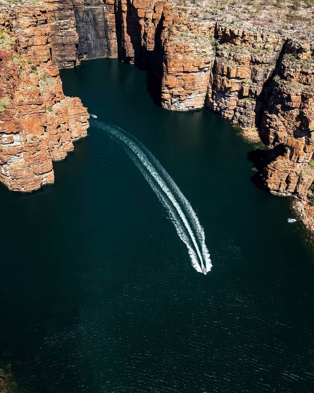 エレスさんのインスタグラム写真 - (エレスInstagram)「Saturday escape to Kimberley frontier in Australia. Picture by @crookesandjackson  #eresparis #swiminstyle #editorial」6月8日 21時33分 - eres