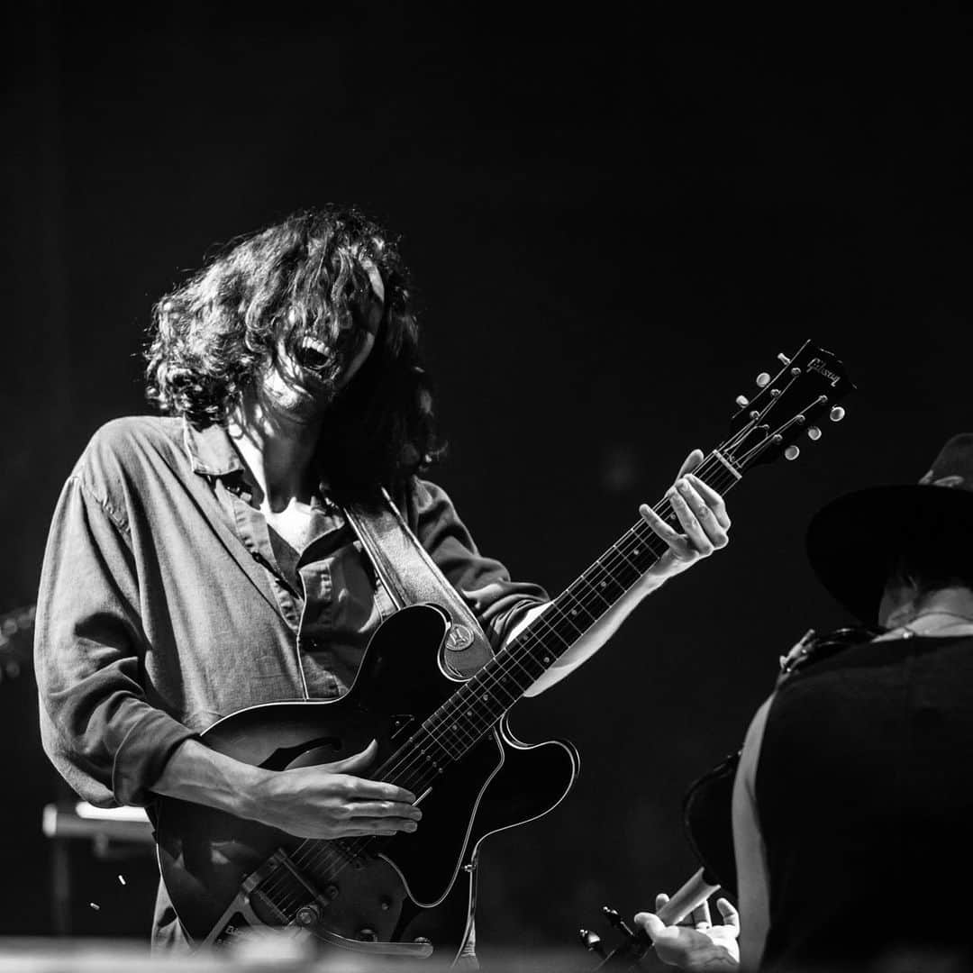 ホージアさんのインスタグラム写真 - (ホージアInstagram)「Thanks so much for joining us at the Taft Theatre, Cincinnati!! All the love 🖤 📸 @austinroa」6月8日 21時47分 - hozier