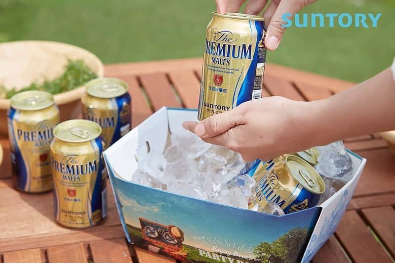 カインズさんのインスタグラム写真 - (カインズInstagram)「【サントリー酒類×cainz】 キャンプ、アウトドアで手軽に使えるガーデンキャンプをイメージした限定デザインボックス。 中に氷を入れて缶を冷やせるので、クーラーボックス要らず。内側は防水加工が施されているので、24時間以内なら安心してお使いいただけます。もちろん紙製だから、そのまま使い捨てOK！身軽で行きたいキャンプには、活躍すること間違いなしですね。 . 新プレミアムモルツ 350ml×24 価格 5,080円(税込) . 詳しくはこちら http://www.cainz.com/jp/design_exhibition/item/4901777302310.html?utm_source=sns&utm_medium=fb&utm_campaign=190608_02 . こちらの商品ご購入でカインズカードポイント50Pプレゼント🎁Instagramユーザーさんには抽選でデザイン展商品プレゼントも🎵 詳しくはプロフィールURLから✨ . #カインズデザイン展 #カインズデザイン展vol3 #サントリー酒類 #ザプレミアムモルツ #パック #クーラーボックス #防水加工 #キャンプ #アウトドア #cainzdesignexhibition #suntoryliquors #thepremiummalts #pack #coolerbox #waterproof #camp #outdoors #cainz #cainzhome #カインズ #カインズホーム #くらしにららら」6月8日 21時48分 - cainz_official