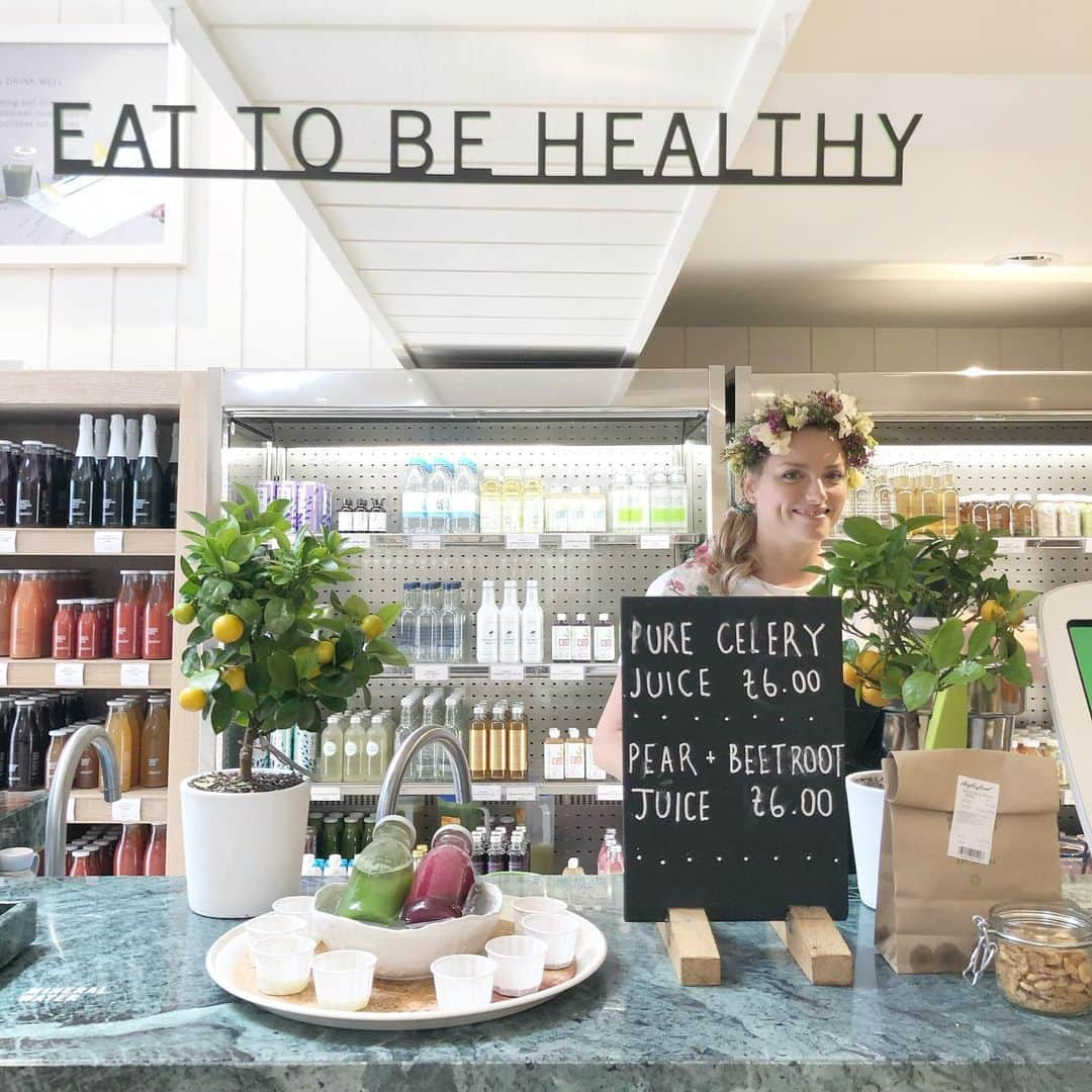 ボビー・ブラウンさんのインスタグラム写真 - (ボビー・ブラウンInstagram)「Love this place. @daylesfordfarm and their message. Eat to be healthy and care for our planet. Nurture our Nature And so good to see @emmafmaclaren and her beautiful face.」6月8日 21時48分 - justbobbidotcom