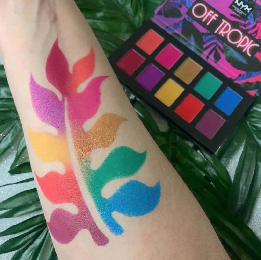 NYX Professional Makeup JPのインスタグラム：「【カラーを楽しむパレット💁】 #オフトロピックシャドウパレット は見たまんま発色が嬉しい❤️ マットな質感とカラーの組み合わせもGood 😆 🌈 . 📷:@bacnereba . #アイシャドウ #シャドウパレット #アイメイク #夏メイク #フェス #コスメ  #コスメ好き  #コスメマニア #コスメオタク #コスメフリーク #コスメ好きな人と繋がりたい #海外コスメ #海外コスメ大好き #メイク好き #メイク大好き #メイクマニア  #メイクアップ #プロフェッショナル #プチプラ #デパコス #新作コスメ #コスメ紹介 #LA #cosme #makeup #makeuplove #nyxprofessionalmakeup #nyxcosmeticsjp」