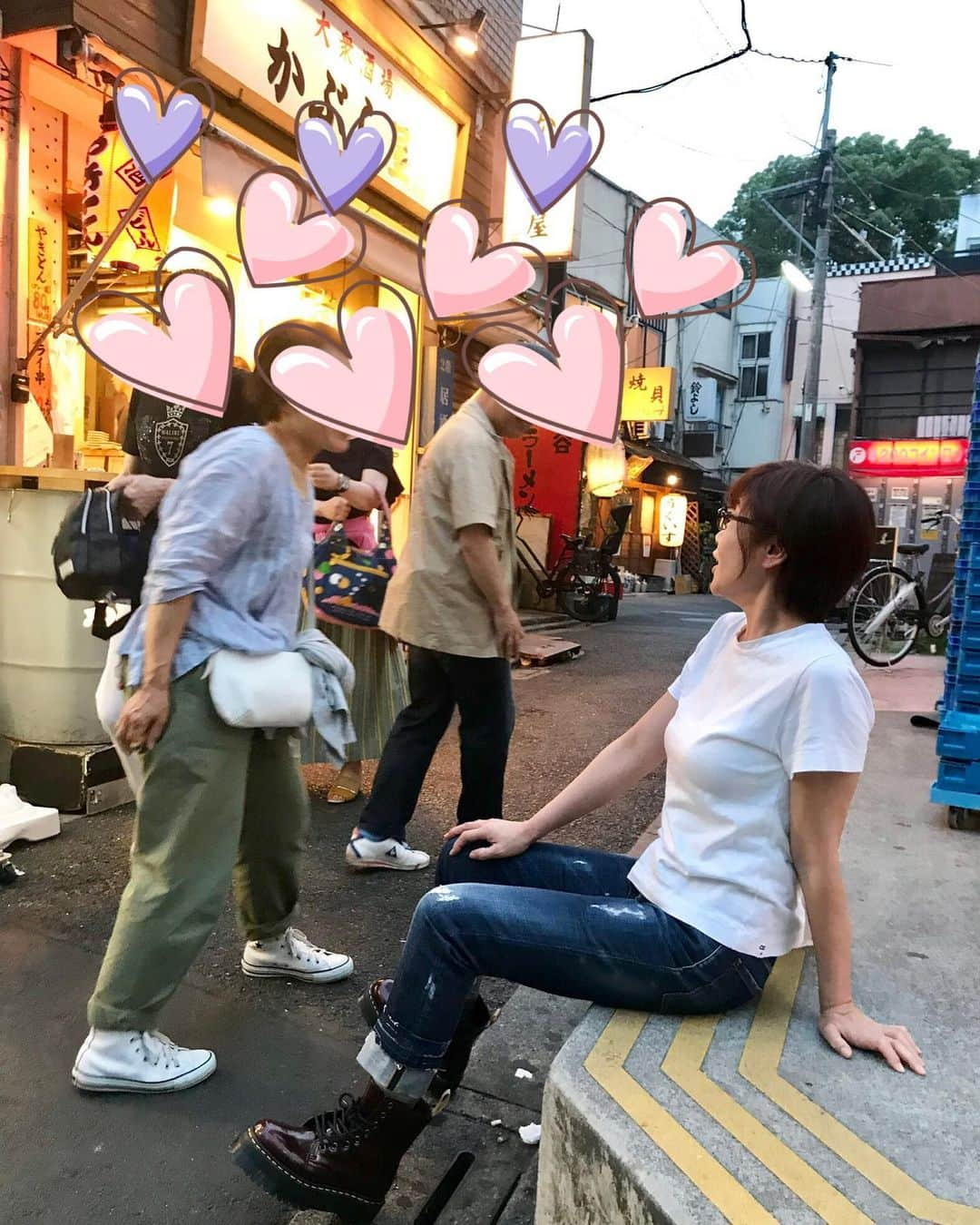 神野美伽さんのインスタグラム写真 - (神野美伽Instagram)「コータローさんライブの帰り 初めて歩いた根岸の町の感じがすごく良くて 写真を撮っていると 「美伽さーん！」って呼ぶ声が... さっき一緒に  キネマ倶楽部でライブを観ていた 古市コータローファンの方たちでした 「8月に  オハラブレイクも仙台野音も行きまーす！  シンコキュウ  楽しみにしてます」 って❗️ 今日のキネマ倶楽部でも 沢山の  コータローファンの方が 話しかけてくれました そう言えば THE  COLLECTERSのライブ会場でも 最近 ファンの方々とよく話します 楽しくて  とても嬉しいです❗️ ただ  皆さん私たち３人のことを 〈シンコキュウ〉って  呼ばれます  シンノの  シン コータローの  コ キュウちゃんの  キュウ  初めてフェスに出演するとき 私たちに名前がなかったので 現場で  マネージャーの小倉くんが 思いつきでそう呼んだのですが 私たちの  正式名称はまだありません  一緒にやるようになって もう  ４年も経つのにね （笑）  あ！ ちなみに リーダーは  古市コータロー❗️でーす（笑） 理由は 一番年上だから （笑）  そろそろ何か良いユニット名 皆さん  考えてくれません？  #古市コータロー #クハラ カズユキ #シンコキュー #ファン #オハラブレイク  #仙台七夕野音」6月8日 21時52分 - mika_shinno_japan