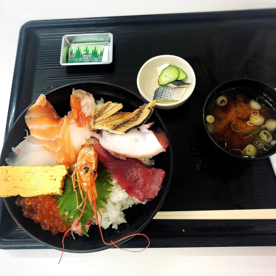 Arisa Nanaseさんのインスタグラム写真 - (Arisa NanaseInstagram)「蒲郡の海鮮丼✨so yummy😍 今日は蒲郡に行ってきた。 ここ、有名らしいけど美味しかった😳✨ #とまりん #魚魚の里とまりん  #蒲郡 #yummy #gamagori #海鮮丼 #ランチ #グルメ」6月8日 21時54分 - arisa.nanase