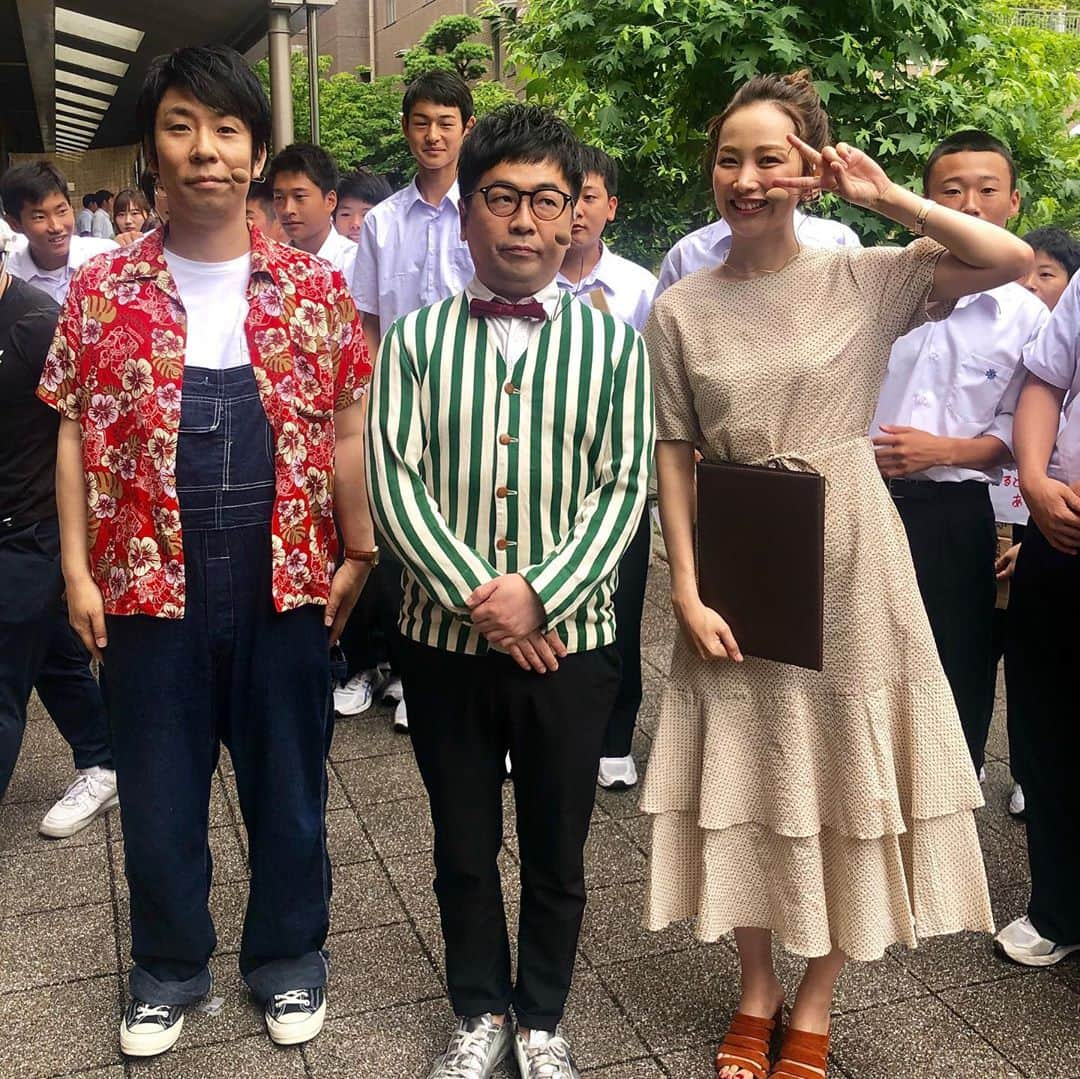 中上真亜子さんのインスタグラム写真 - (中上真亜子Instagram)「#G20福岡財務大臣中央銀行総裁会議 の歓迎レセプションのMCをさせて頂いたよ☺️色んな国の方々に福岡を好きになってもらえるように、たくさんの方が頑張ってらっしゃって、そんな会に関わらせてもらえてとても光栄でした🙏世界各国の方々に福岡を楽しんでもらえたら嬉しい限りです😆❣️ #高島市長とG20の20を一緒にしてもらったよ #いやいや02になってますし #18も足りない #申し訳ない #めっちゃ笑うやん #そしてお昼は毎週土曜日のパンブーのとりあえず生 #黒瀬さんのマイクが大きめの #割と大きめのホクロのようでした #今日も皆様お疲れ様でした」6月8日 21時56分 - maako_nakagami