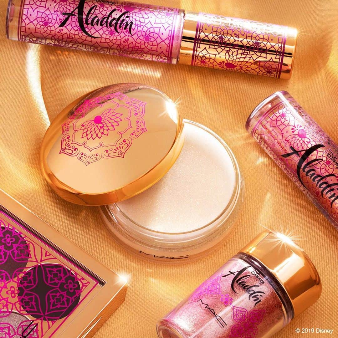 M·A·C Cosmetics UK & Irelandさんのインスタグラム写真 - (M·A·C Cosmetics UK & IrelandInstagram)「Find a whole new 🌍 (or at least, new lip colour) with Crystal Glaze Gloss from The Disney Aladdin Collection by M·A·C – designed to transform any Lipstick with golden-pink pearlized shine. #Aladdin #MACCosmetics @disney @disneyaladdin」6月8日 21時56分 - maccosmeticsuk