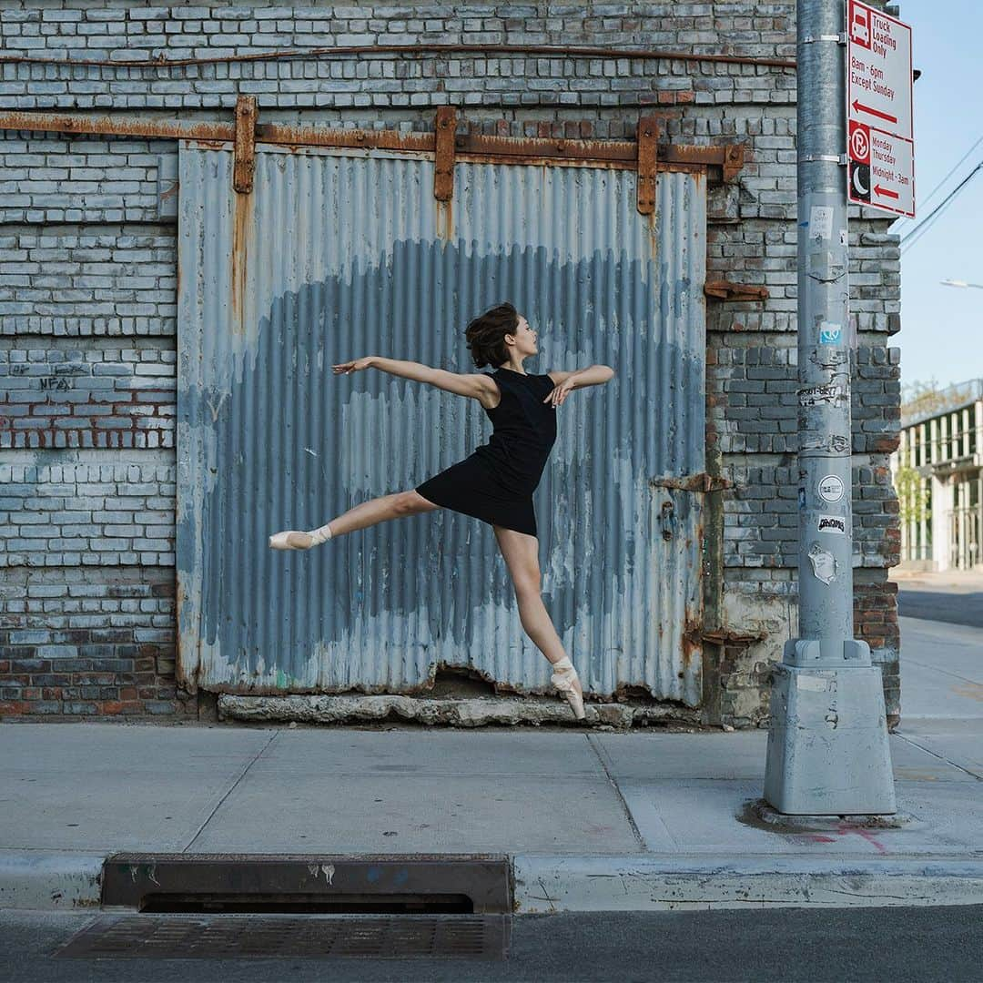 ballerina projectさんのインスタグラム写真 - (ballerina projectInstagram)「Juliet Doherty in Greenpoint Brooklyn. #ballerina - @julietdoherty #greenpoint #brooklyn #newyorkcity #ballerinaproject #ballerinaproject_ #ballet #dance #julietdoherty  With the upcoming conclusion of the Ballerina Project limited edition prints will be only available for purchase until the beginning of July 2019. Link is in our Instagram profile to purchase one today.  The Ballerina Project book is now available for pre-order. Go to @ballerinaprojectbook for pre-order link and info. #ballerinaprojectbook」6月8日 21時58分 - ballerinaproject_