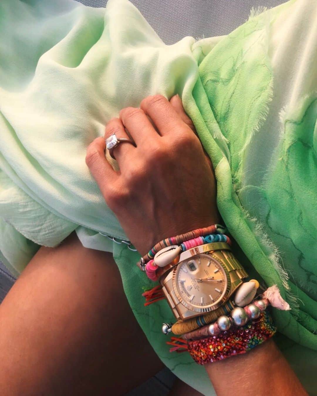 のインスタグラム：「Summer o’clock 🌈 Shop the rainbow #dannijogirls」