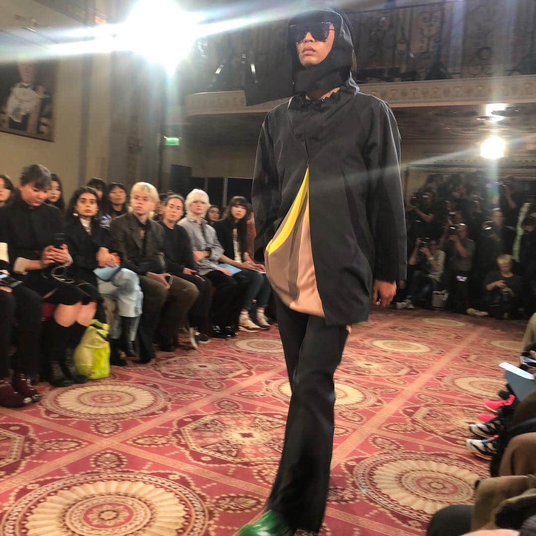 オープニングセレモニーさんのインスタグラム写真 - (オープニングセレモニーInstagram)「@kikokostadinov kicked off #londonfashionweekmens yesterday, presenting his SS20 collection, “00082020” in the historic Plaisterers’ Hall. A colorful contrast to his last collection, tinted gaudy shades of gold and sherbet, spearmint and turquoise, a swirling matrix of warped and fragmented checks applied in tailored and sportswear’s pieces to give a kaleidoscopic  effect through out the collection. He also debuted new silhouettes in his on going partnerships with @camperlab and @asics , while the asics collab is the first ever protype model dubbed “flute foam”.」6月8日 22時08分 - openingceremony