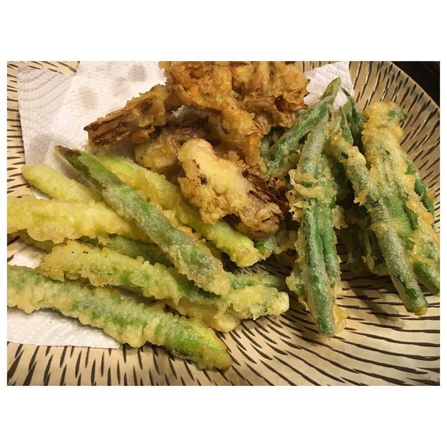 小森純さんのインスタグラム写真 - (小森純Instagram)「ハンバーグ、野菜の天ぷら、豚バラと豆腐のお吸い物🥬🥦😊 ・ 息子達もたらふく食べた😊 ・ ハンバーグは、余分に作って、冷凍保存◎ 来週の安心材料。 ・ #食卓#食事#夜ご飯#夜ご飯🍴#夜ご飯は#夜ご飯記録#夜ご飯作り#おうちごはん#おうちごはん記録#おうちごはん大好き#おうちごはん部#おうちごはん通信#おうちごはん🍴#おうちごはん部#おうちごはんはじめ#おぼんdeごはん#おぼんdeごはん風#おぼんごはん#おぼんdeごはん🍚#おぼんdeご飯#ハンバーグ#野菜の天ぷら」6月8日 22時14分 - jun.komori1122