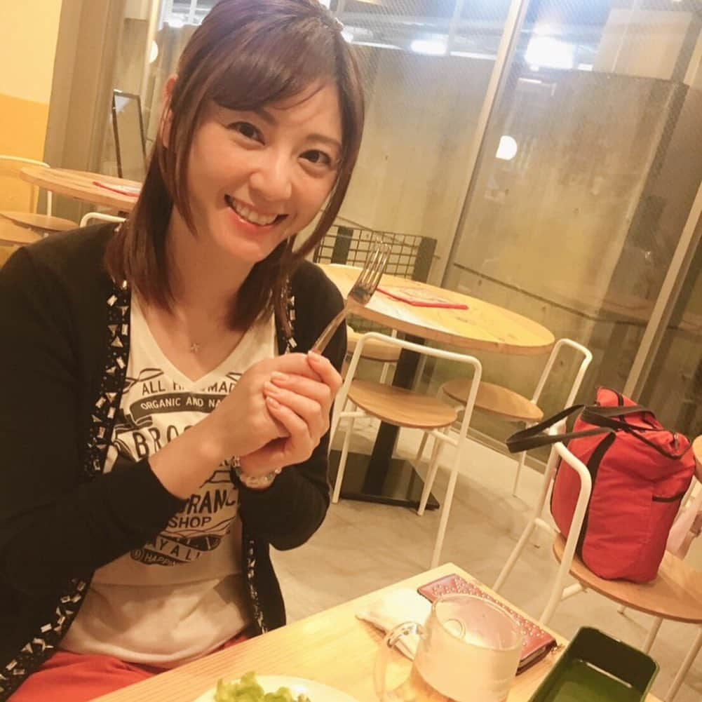 原史奈さんのインスタグラム写真 - (原史奈Instagram)「この前 自主稽古後にみんなで行ったピザ屋さんが美味しかった♪ サイズもちっちゃくて可愛い！ 昨日の通し稽古の反省点を活かして今日も頑張ろう！！！ #自主稽古後の癒し#ピザ#可愛いサイズ#毎日目が腫れてる#今日も頑張るぞ #原史奈#舞台#暁の帝#池袋シアターグリーン#お申し込みはプロフィール欄から#ゴルフ#ゴルフレッスン#ゴルフ女子#ゴルフ男子#ゴルフ大好き#golf#ゴルフウエア#ゴルフコーデ#ゴルフグッズ#ゴルフ動画#ping#gle#archivio#cuartounited」6月9日 7時55分 - fuminahara