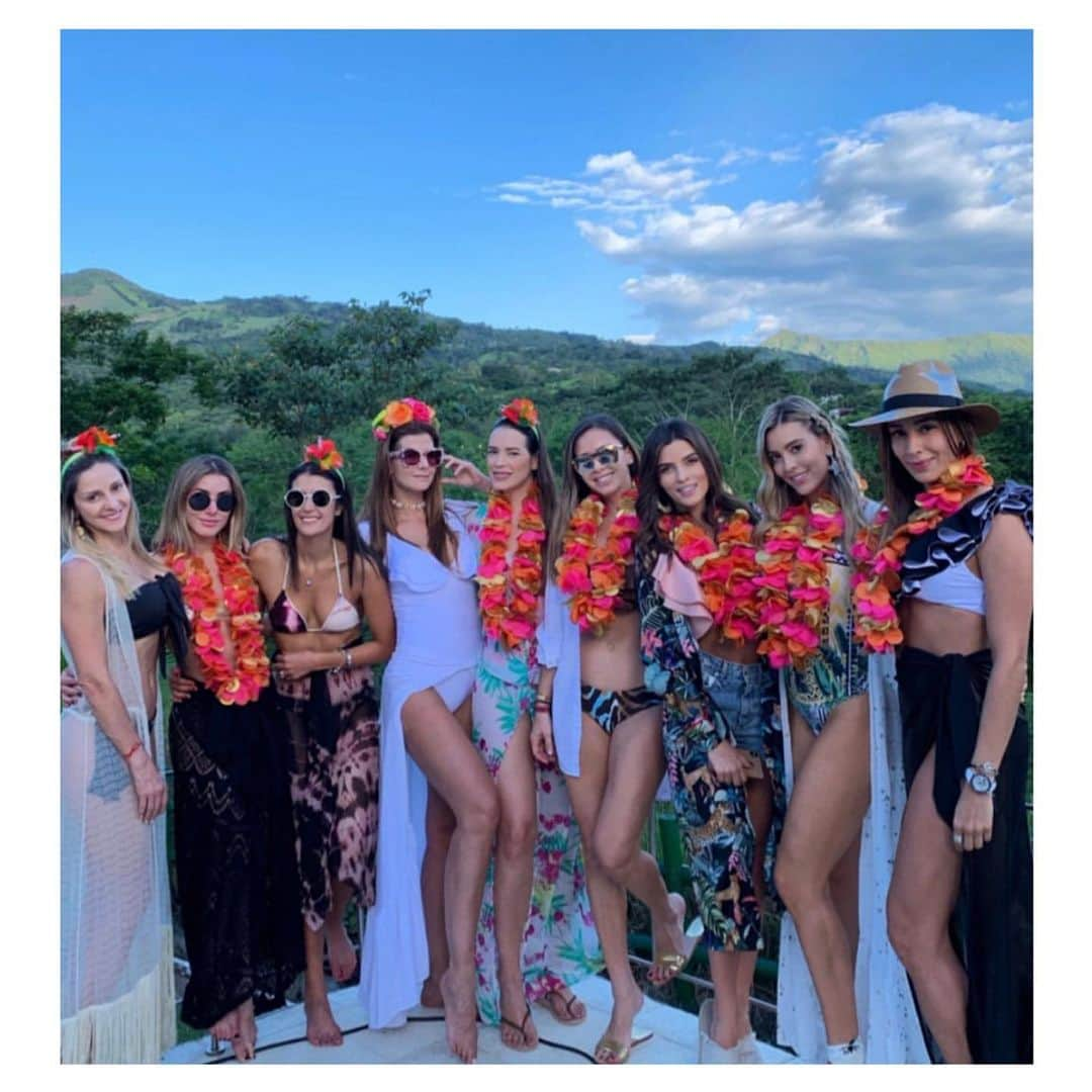 Carolina Cruz Osorioさんのインスタグラム写真 - (Carolina Cruz OsorioInstagram)「• Celebrando la vida y los amigos @tata2fit @soybembacolora @roxanazuluagafreitag @paolacalleoficial @inmycloset_byclau @lauraquintero117 @sandrisvalencia23 @mariaelyeye ❤️❤️🙏🏼🙏🏼」6月9日 8時01分 - carolinacruzosorio