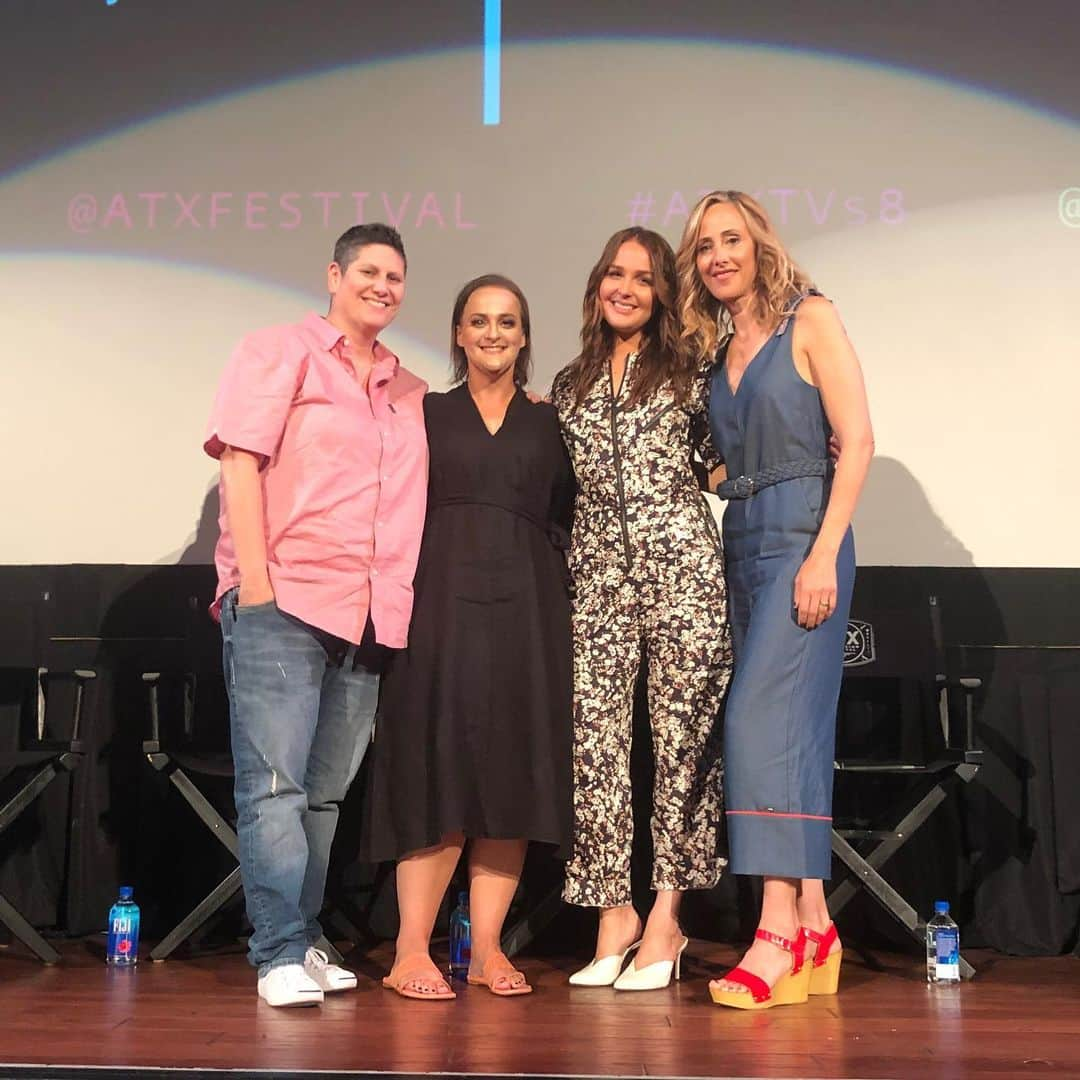 Grey's Anatomyさんのインスタグラム写真 - (Grey's AnatomyInstagram)「@erfinchie, @camillaluddington and @kimraver at #ATXTVs8 talking #GreysAnatomy with @snoodit!」6月9日 8時19分 - greysabc