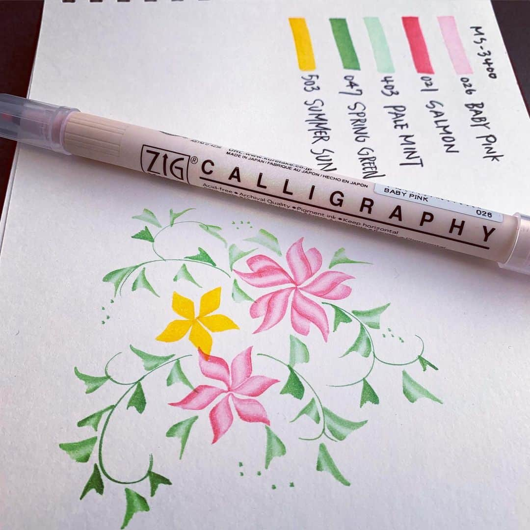 Kuretakeさんのインスタグラム写真 - (KuretakeInstagram)「How to ZIG Calligraphy #flower #ZIG #Calligraphy  ZIG Memory System Calligraphy MS-3400 ↓↓こちらから花の描き方動画ご覧頂けます。 https://youtu.be/i8pTTQQNm4A トップページのURLより、呉竹公式チャンネルでもご覧いただけます！ #color  #babypink #salmon #palemint #springgreen #summersun」6月9日 8時33分 - kuretakejapan