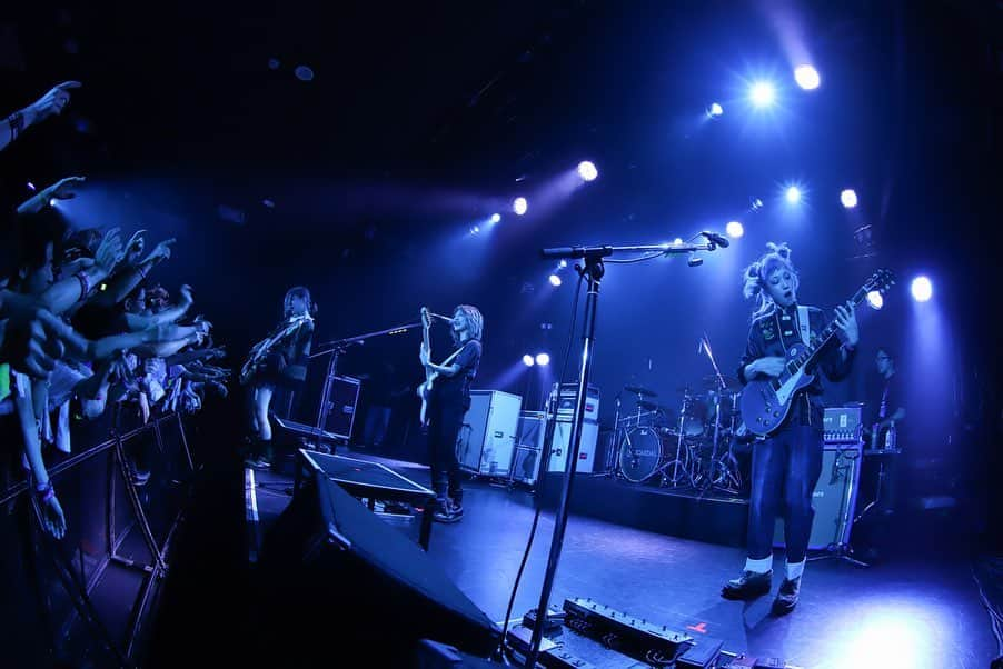 SCANDALさんのインスタグラム写真 - (SCANDALInstagram)「2019.06.08 高松festhalle SCANDAL TOUR 2019 "Fuzzy Summer Mood" #scandal #scandal_fsm」6月9日 8時42分 - scandal_band_official