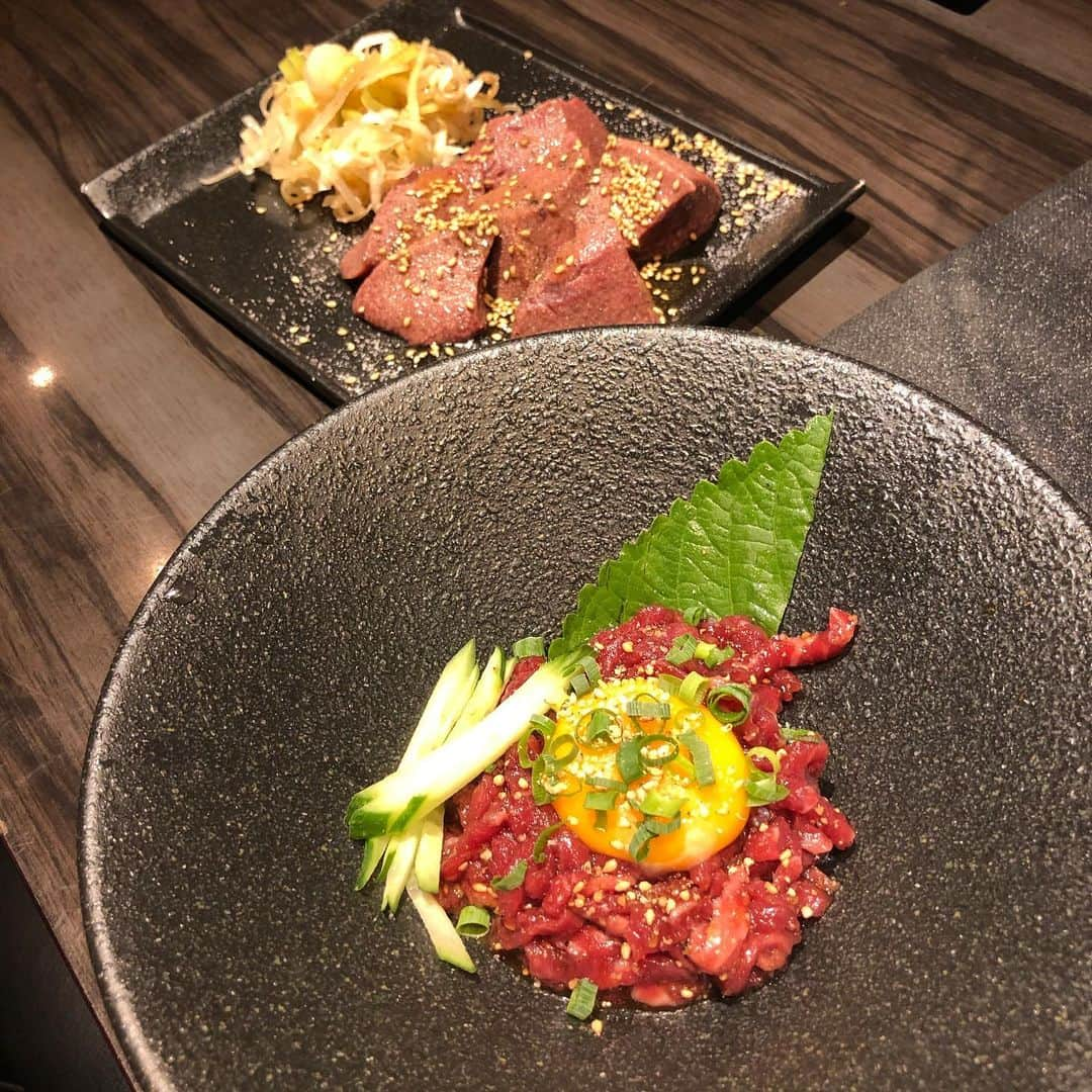 工藤采佳さんのインスタグラム写真 - (工藤采佳Instagram)「おはようございます！ 朝から焼肉の投稿を😋 今晩、絶対焼肉行きたくなるやつw たまに、スタミナ付けるために ガツンと焼肉を食べに行ってます！ めっちゃ美味しいし、 コスパが良すぎるお店でした✨ 個人的に白菜の浅漬けキムチおすすめ！←ツッコミ待ちw キャベツとねぎ塩食べ放題なの！ 撮るの忘れたけど、、、📸 . . . . . . . . . #焼肉#ご褒美#外食#たまには#肉女子#幸せ#グルメ#渋谷#パワー#肉#お肉#毎日食べれる#大好き#ユッケ#豚レバー#牛タン#ロース#丸腸#ホルモン#ミノ#白菜#浅漬け#キムチ#ナムル#絶品#飯テロ#beef#gourmet#japanesefood#instafood」6月9日 8時56分 - kudo__ayaka