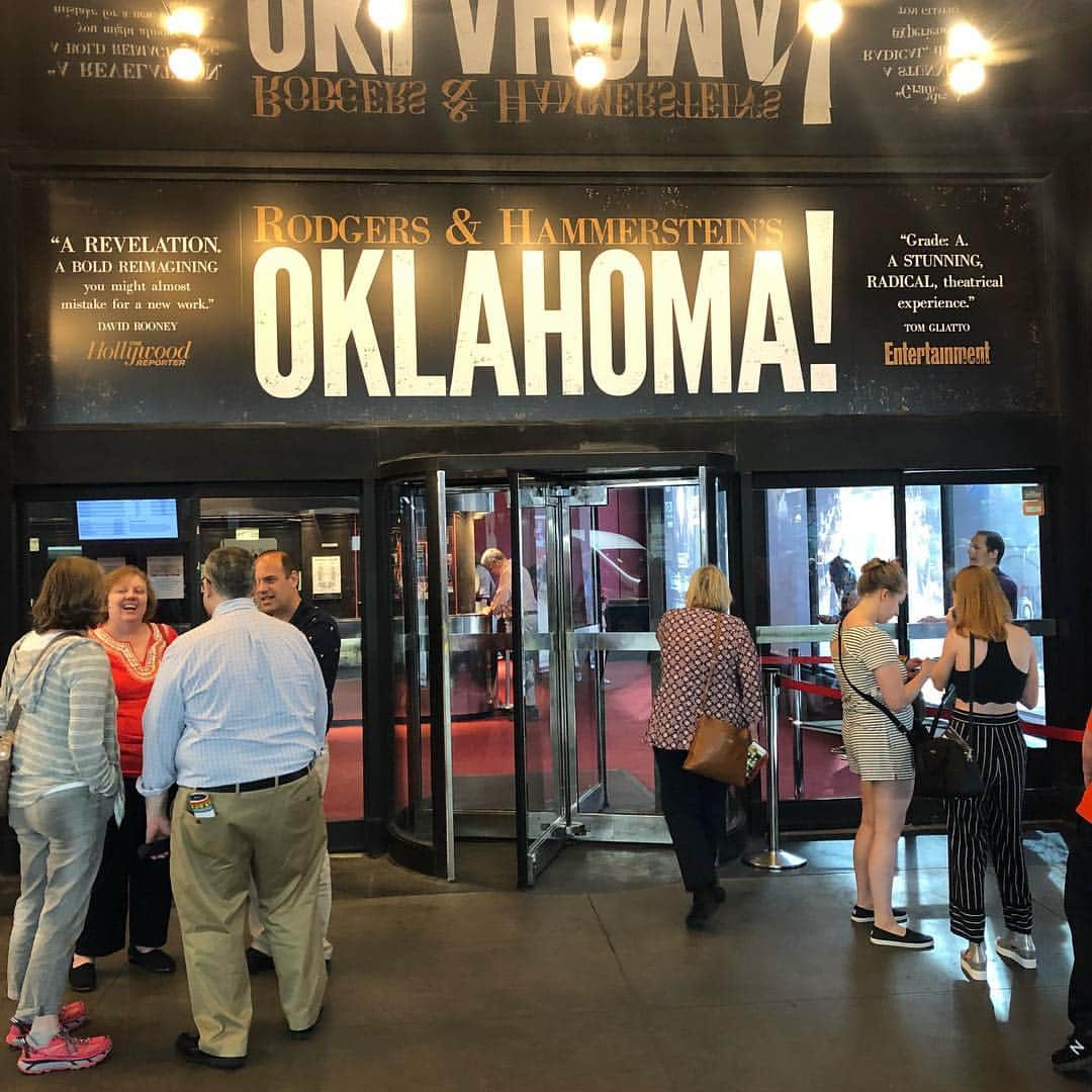 ブレイク・ジェンナーさんのインスタグラム写真 - (ブレイク・ジェンナーInstagram)「Don’t walk, RUN to the theatre to see @alistroker and the rest of the amazing cast of @oklahomabway  I truly loved it and watching the amazingly talented @alistroker do her thing filled my heart with so much joy. I’m beyond happy/excited for her 🙌🙌❤️」6月9日 8時53分 - blakedaflake