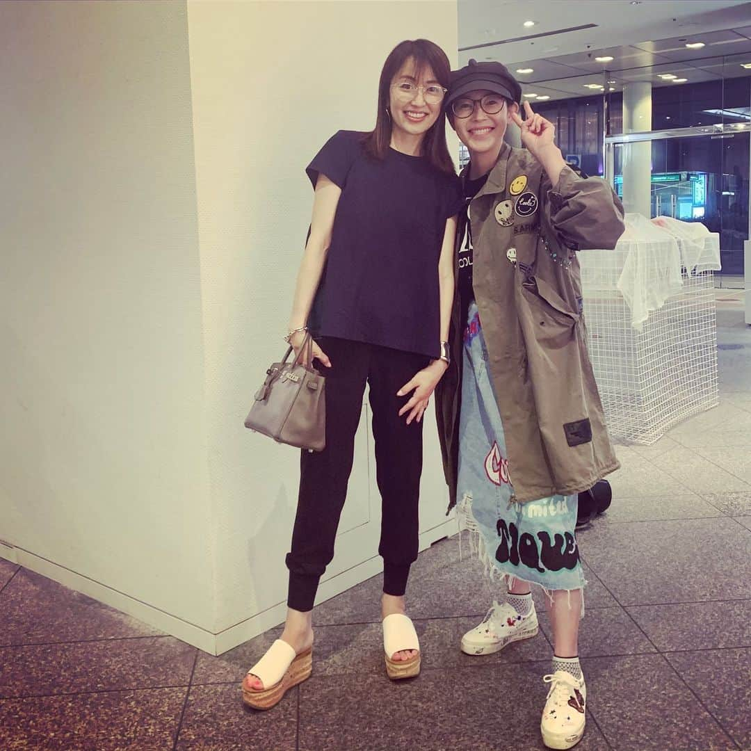 矢田亜希子さんのインスタグラム写真 - (矢田亜希子Instagram)「今日はマイフレンドジキルを観劇‼︎ 朗読とダンスに生演奏。表現力の素晴らしさに感動しました‼︎劇伴、演奏で出演している友人の仁君‼︎素晴らしかった。明日まで公演しているのでみなさまおすすめです‼︎そして、ばったり須藤理彩ちゃんにも会えた！嬉しすぎた！ずっと会いたかったんだ。10年以上振りの再会。 #矢田亜希子 #akikoyada #マイフレンドジキル#シットキングス#田中仁#スパイラルホール#須藤理彩 ちゃん#やまとなでしこ#トップキャスター#観劇」6月9日 0時12分 - akiko_yada