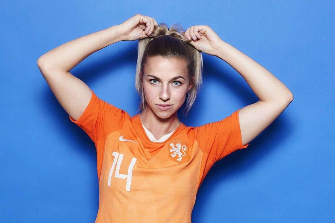 ジャッキー・グローネンのインスタグラム：「Can not wait !! 🧡 #onzejacht」