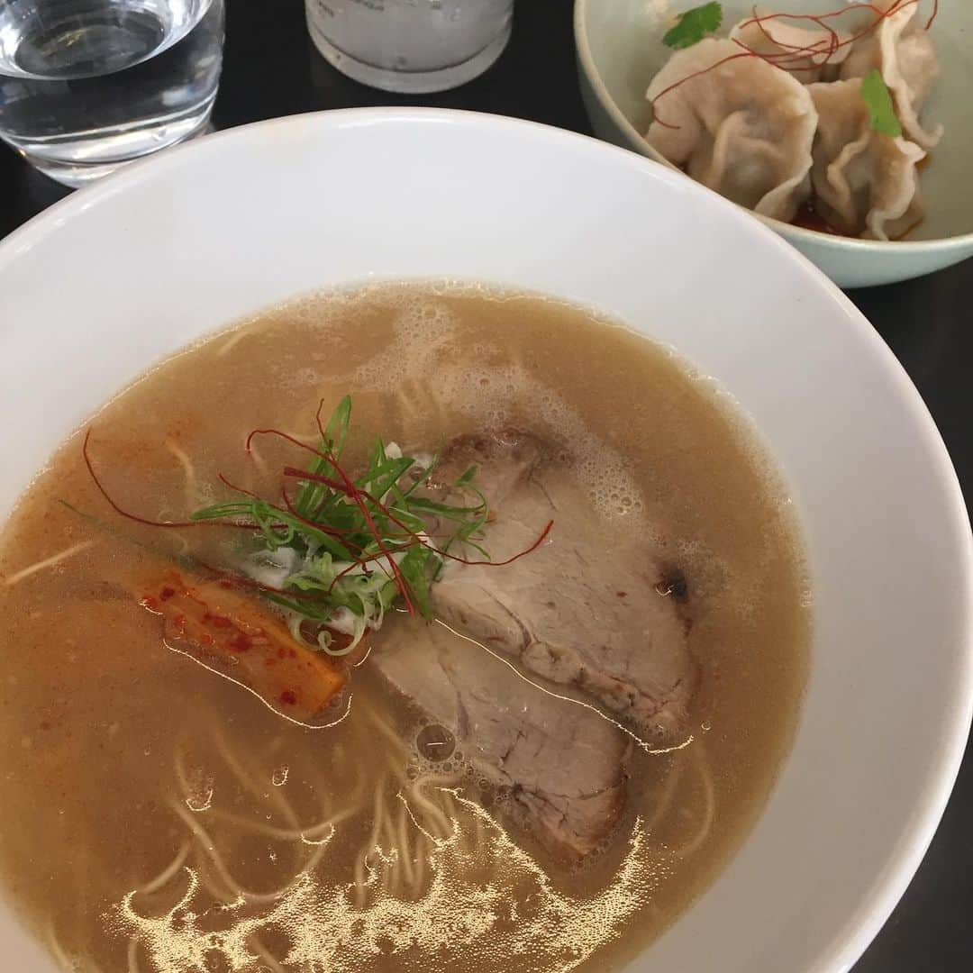 大森美希さんのインスタグラム写真 - (大森美希Instagram)「#lunchtime #dejeuner #sanjoparis #ramen #restaurantjaponais #japanesefood #paris @kaitohori #parislife #ランチタイム #ラーメン #とんこつラーメン #パリ #パリ散歩 #パリところどころ #海外生活」6月9日 0時22分 - mikiomori_