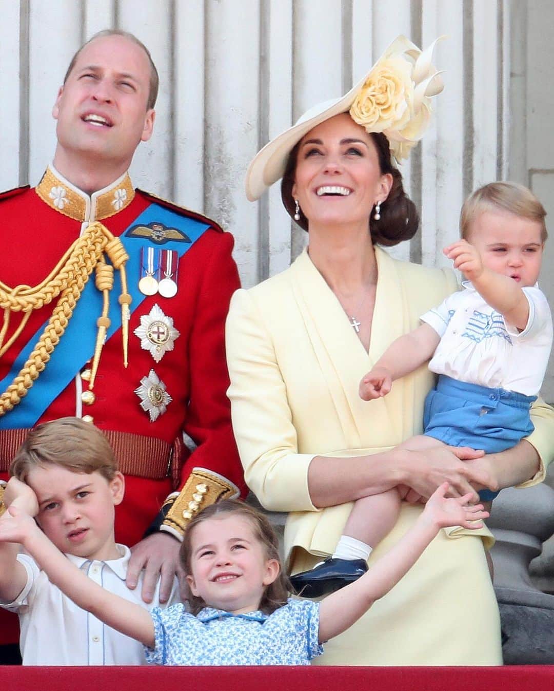 Just Jaredさんのインスタグラム写真 - (Just JaredInstagram)「Kate Middleton and Prince William bring all three kids to the Trooping the Colour ceremony for the first time ever. Tap this photo at the link in bio for EVERY pic of the cute kids! #PrinceWilliam #KateMiddleton #PrinceGeorge #PrincessCharlotte #PrinceLouis #RoyalFamily #TroopingTheColour Photos: Getty」6月9日 0時25分 - justjared