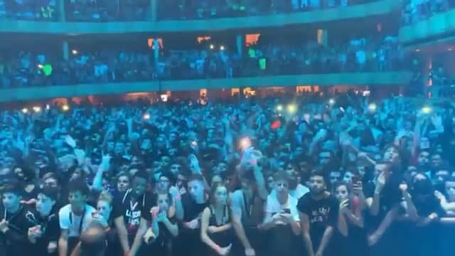 のインスタグラム：「Dj 101: Pay attention to what TODAY’S generation wants! YOU WILL NEVER BECOME A DINOSAUR! @Ciroc was poppin! #AD FunkFlex on the set! 3,500 strong! BOOK FUNKFLEX @ LITDIGITALDJS@GMAIL.COM @litdigitaldjs」
