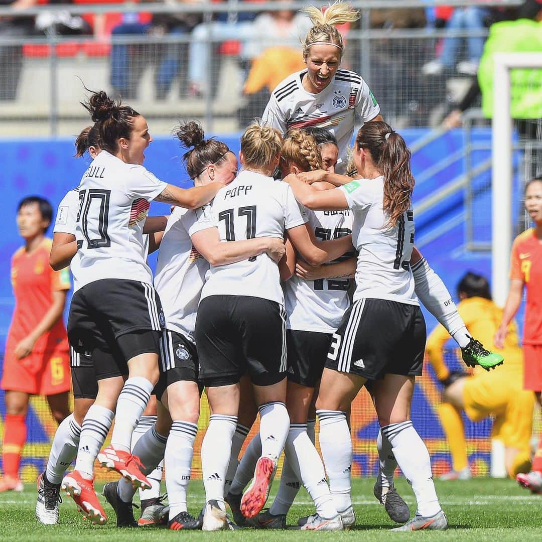 FIFAワールドカップさんのインスタグラム写真 - (FIFAワールドカップInstagram)「A tough game for 🇩🇪 @dfb_frauenteam, but they get their #FIFAWWC campaign off to a winning start. #GERCHN #Germany #France」6月9日 0時44分 - fifaworldcup