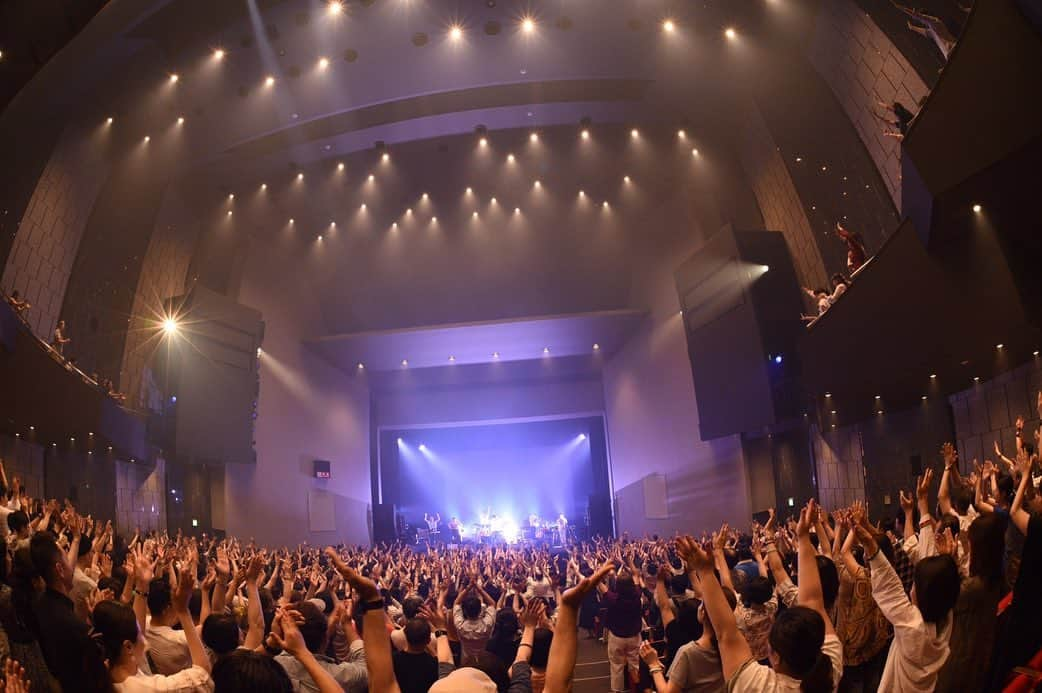 田島貴男さんのインスタグラム写真 - (田島貴男Instagram)「Original Love bless You!Tour初日関内ホール終了しました！最高の夜！楽しすぎて空中浮遊！初日とは思えない充実感！メンバーもいい演奏をしてたしお客さんも最高のノリ。僕らの新しいアプローチはいかがでしたか？満員御礼！ご来場本当にありがとうございました！bless You! #blessyoutour #originallove #空中浮遊」6月9日 0時52分 - tajimatakao