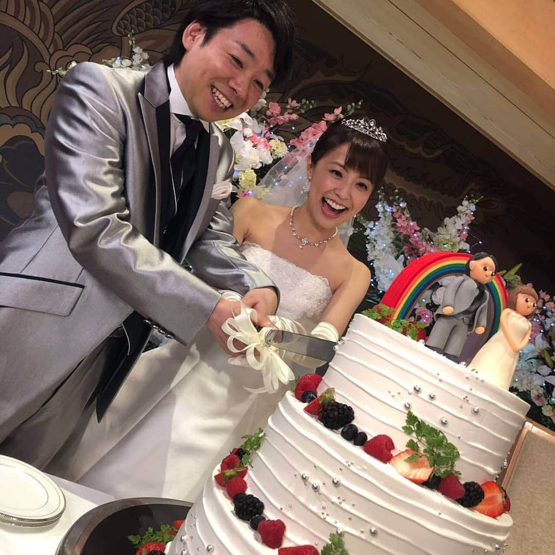 小林麻耶さんのインスタグラム写真 - (小林麻耶Instagram)「プチ結婚式から早くも1週間💕  楽しいひとときでした✨  #香取慎吾 さん #ななにー  #ななにー新しい別の窓  #ありがとうございました😊」6月9日 0時59分 - maya712star9