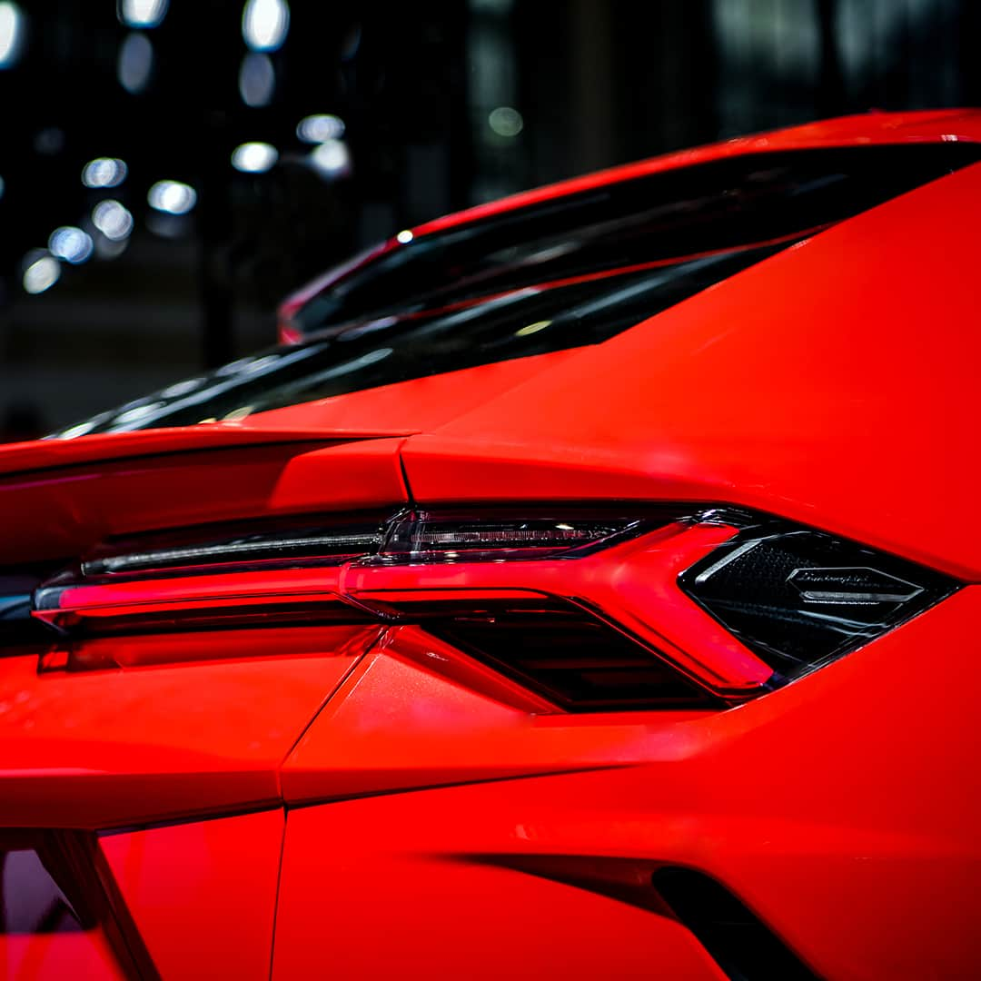 ランボルギーニさんのインスタグラム写真 - (ランボルギーニInstagram)「Just one detail from the powerful design of a Lamborghini. Can you guess which model it is?  #Lamborghini #GuessFromDetails」6月9日 1時00分 - lamborghini