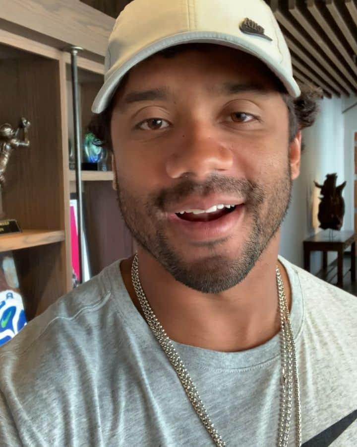 ラッセル・ウィルソンのインスタグラム：「Last few days to sign up for my @rwpassacademy camp in Redmond,WA. I have a Big Surprise for you guys! Excited to see you next Saturday!!!! #RWPA. Link in bio.」