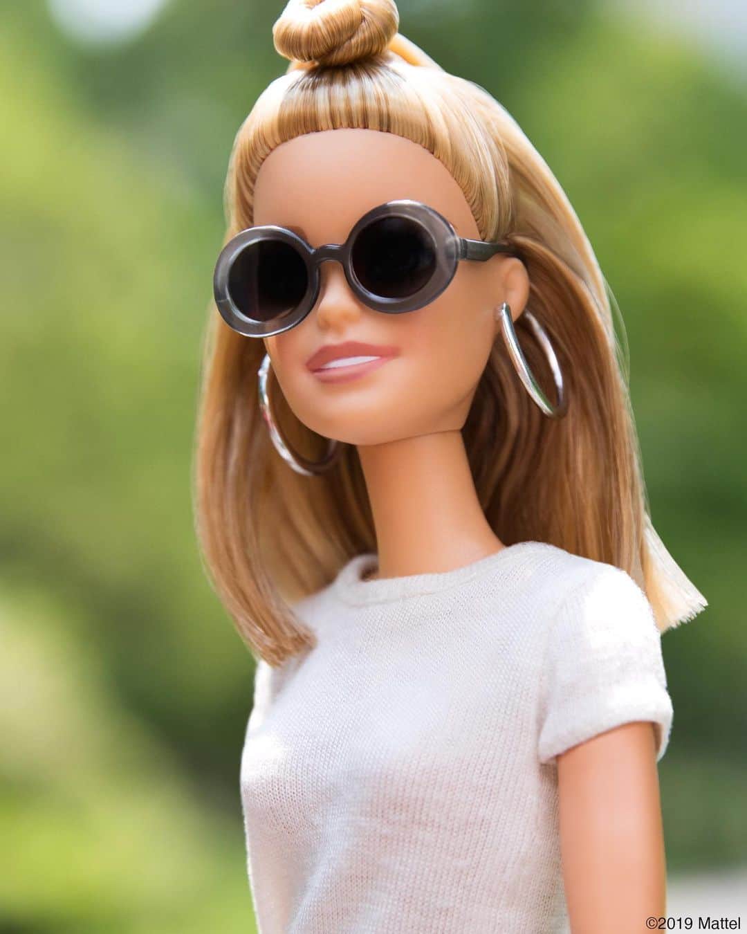 バービーさんのインスタグラム写真 - (バービーInstagram)「Popped over to Central Park between appointments, do I look like a real New Yorker yet?☀️ #barbie #barbiestyle」6月9日 1時07分 - barbiestyle