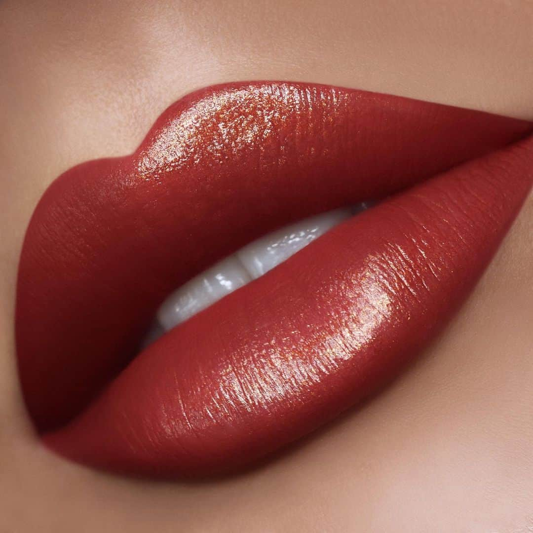 パット・マグラスさんのインスタグラム写真 - (パット・マグラスInstagram)「FLESH 3 ⚡️⚡️⚡️ Show off some shimmer with *NEW* #BlitzTrance Lipstick in 'FLESH 3'— a neutral bronze rose with a glittering golden sheen ⚡️⚡️⚡️ Shop this shade NOW at PATMcGRATH.COM! 👄: @claremacmua」6月9日 1時07分 - patmcgrathreal