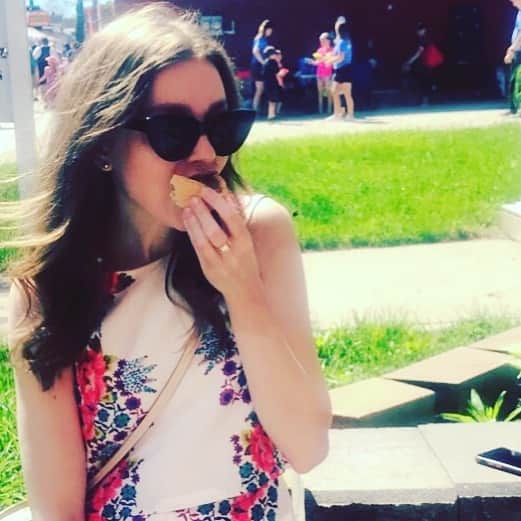 アレクサンドラ・ポールのインスタグラム：「Will travel for butter tart festivals ✌️」
