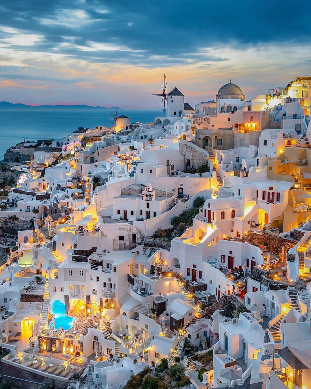 Blonde Saladさんのインスタグラム写真 - (Blonde SaladInstagram)「ON TBS SUMMER BUCKET LIST: 🐚SANTORINI🐚  Add it on yours too and...don’t forget to stop along the way to take photos!💙 Find our guide on the mag #theblondesalad #traveltips #bucketlist #santorini #greece #dreamydestinations #places #travel #summer」6月9日 1時27分 - theblondesalad