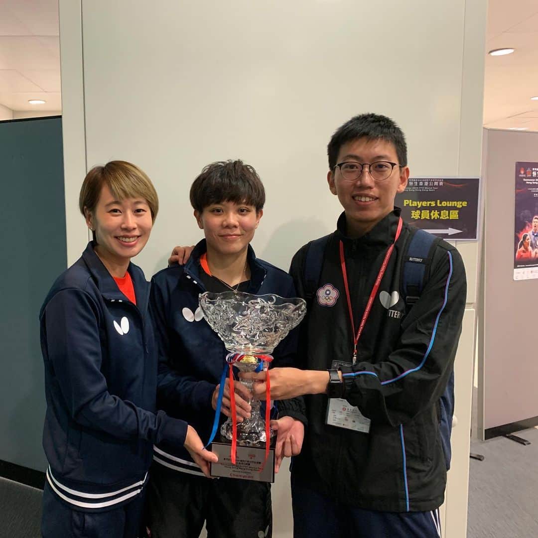 チョン・ジャーチーのインスタグラム：「#hongkongopen #champion 👍👍👍。 收获满满的2周，为你的努力而感动！辛苦了！ 日本公开赛继续前进！ #hongkong #pro #tabletennis #coachlife #workhard」