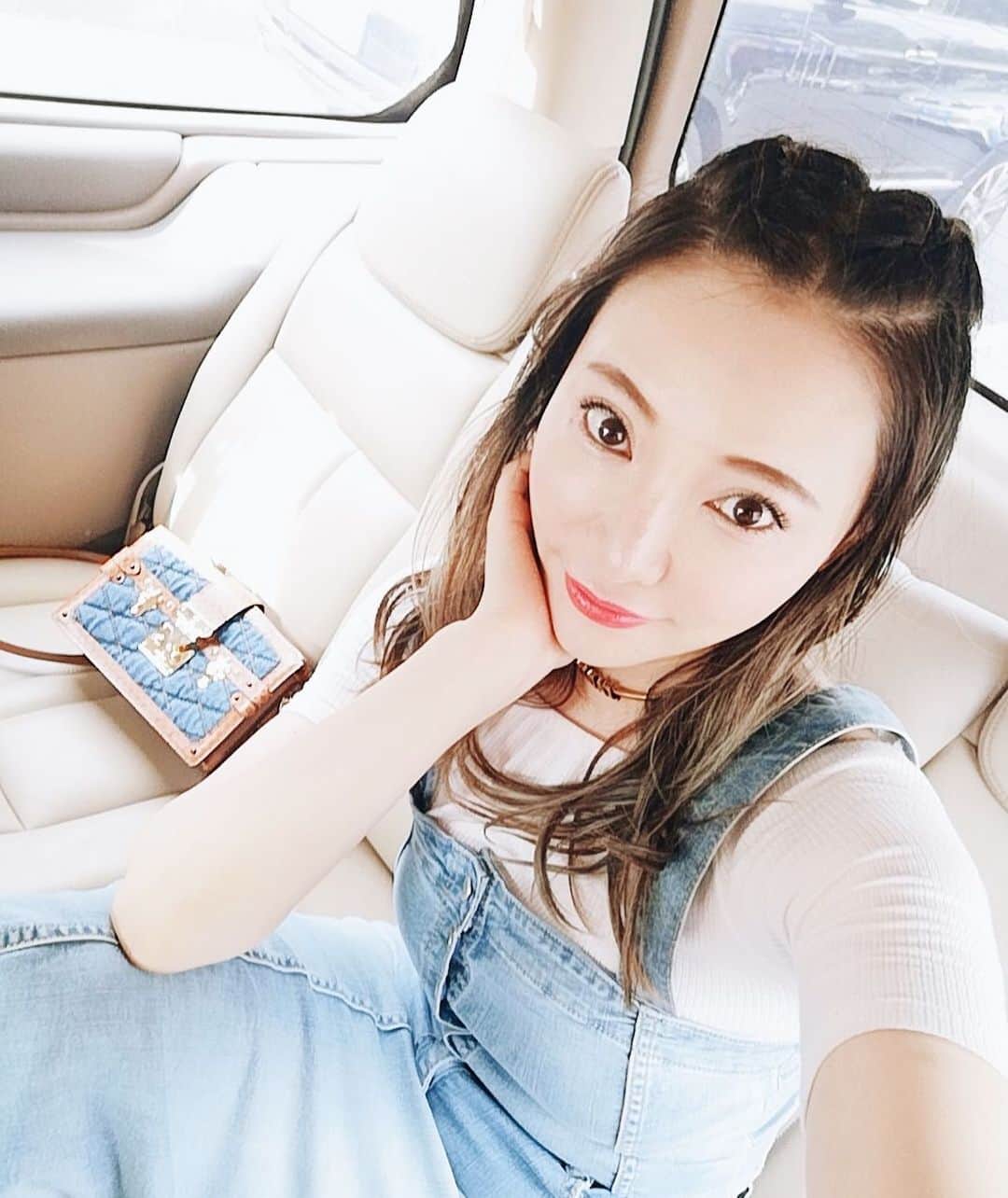 クリスティン・ウェイのインスタグラム：「Have a nice weekend #Saturday #businesstrip #valmuer #ootd #cwtravel #cwfashion #クリスティンウェイ #christinewei」