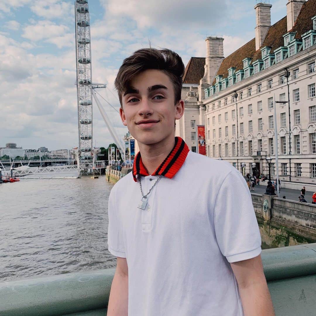 ジョニー・オーランドのインスタグラム：「london eye love you ;)」