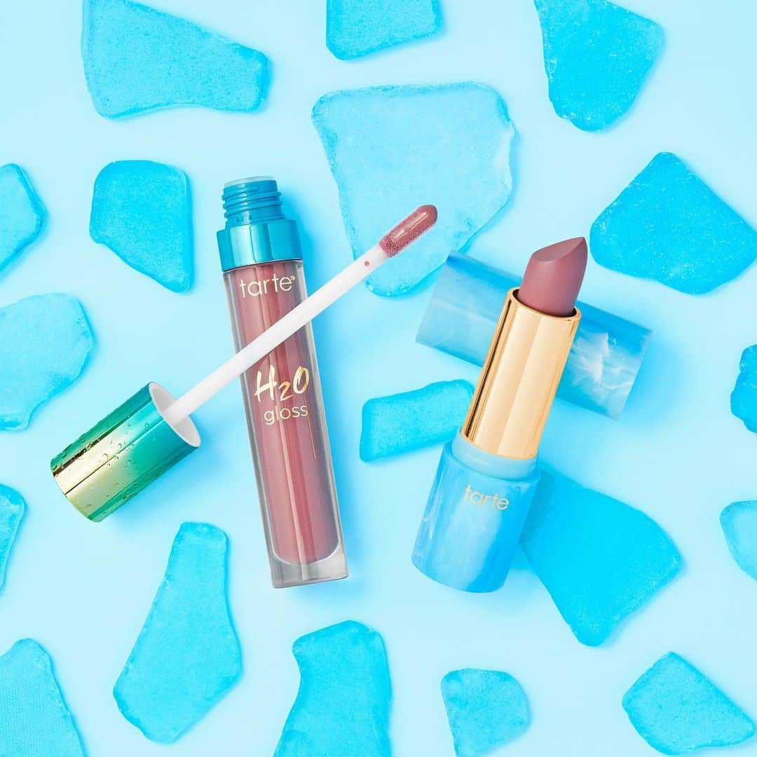 Tarte Cosmeticsさんのインスタグラム写真 - (Tarte CosmeticsInstagram)「salt lyfe lovers, WE SEE YOU 👀👀 Everyone's FAVEEEE color splash lipstick shade is NOW AVAILABLE as a lip gloss!! Introducing our NEW salt lyfe lip duo 💄🐠🌊 SHOP NOW on tarte.com for only $29! #seathechange #marinepowered」6月9日 1時55分 - tartecosmetics