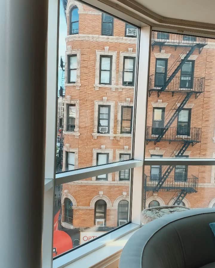 Paul Octaviousのインスタグラム：「New York City is beautiful ongoing play with a lot of actors whom forget the cameras are rolling and are just living their own damn lives... I love it.  View from my favorite home, @jungletimer & @marco_lawrence ❤️」