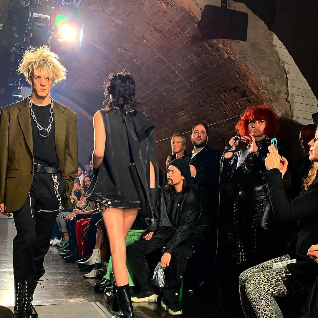 Apparel-web.comさんのインスタグラム写真 - (Apparel-web.comInstagram)「ジョンローレンスサリバンがLFWメンズ初日にショーを開催#lfw #london #fashionweek #menswear #fashion #style #ロンドン #ファッションウィーク #メンズ #ファッション #JOHNLAWRENCESULLIVAN」6月9日 2時09分 - apparelweb